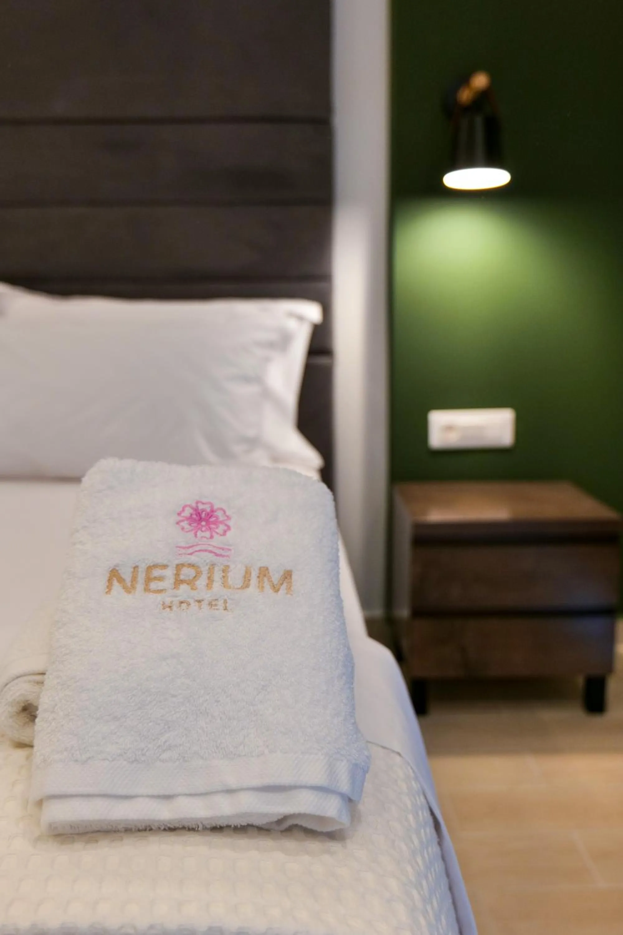 Logo/Certificate/Sign, Bed in Hotel Nerium