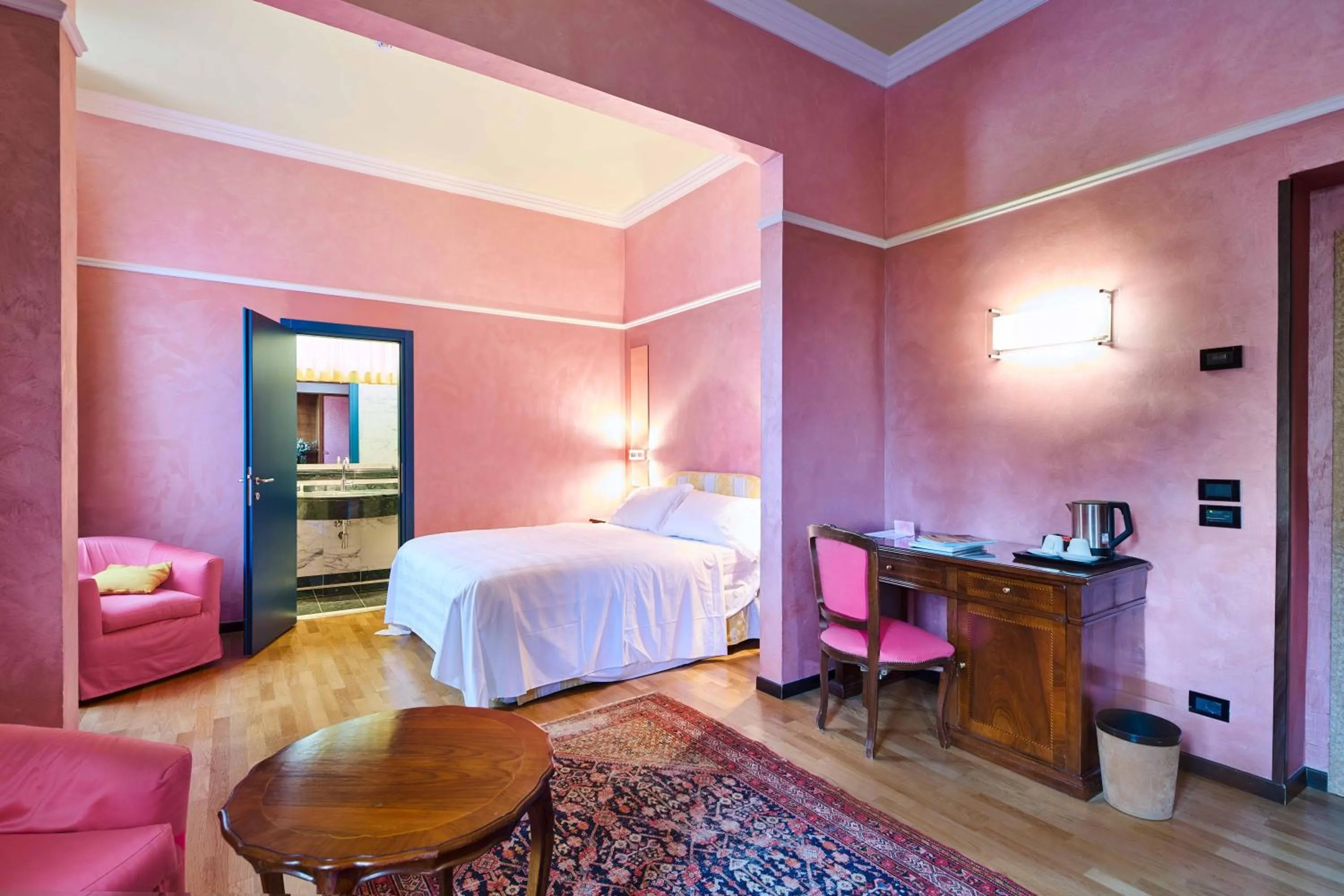 Photo of the whole room, Bed in Grand Hotel Bellavista Palace & Golf