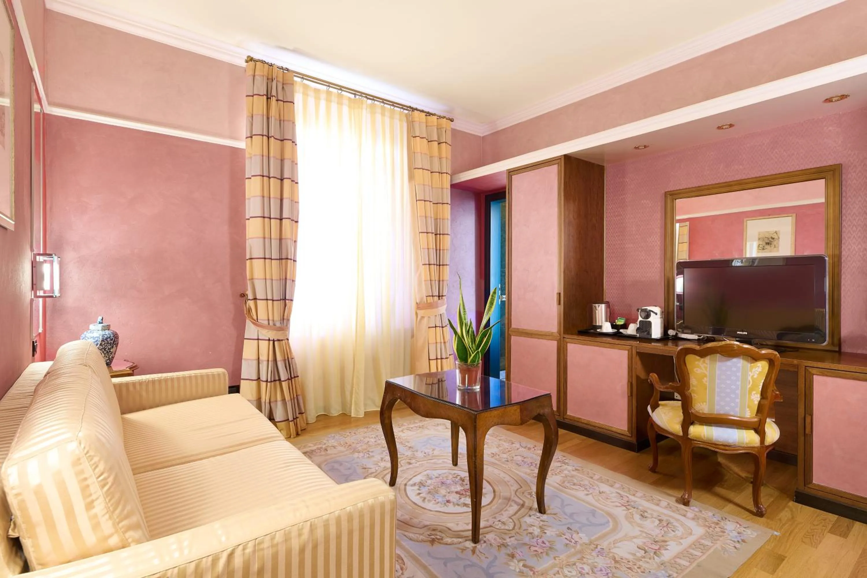 Seating area in Grand Hotel Bellavista Palace & Golf