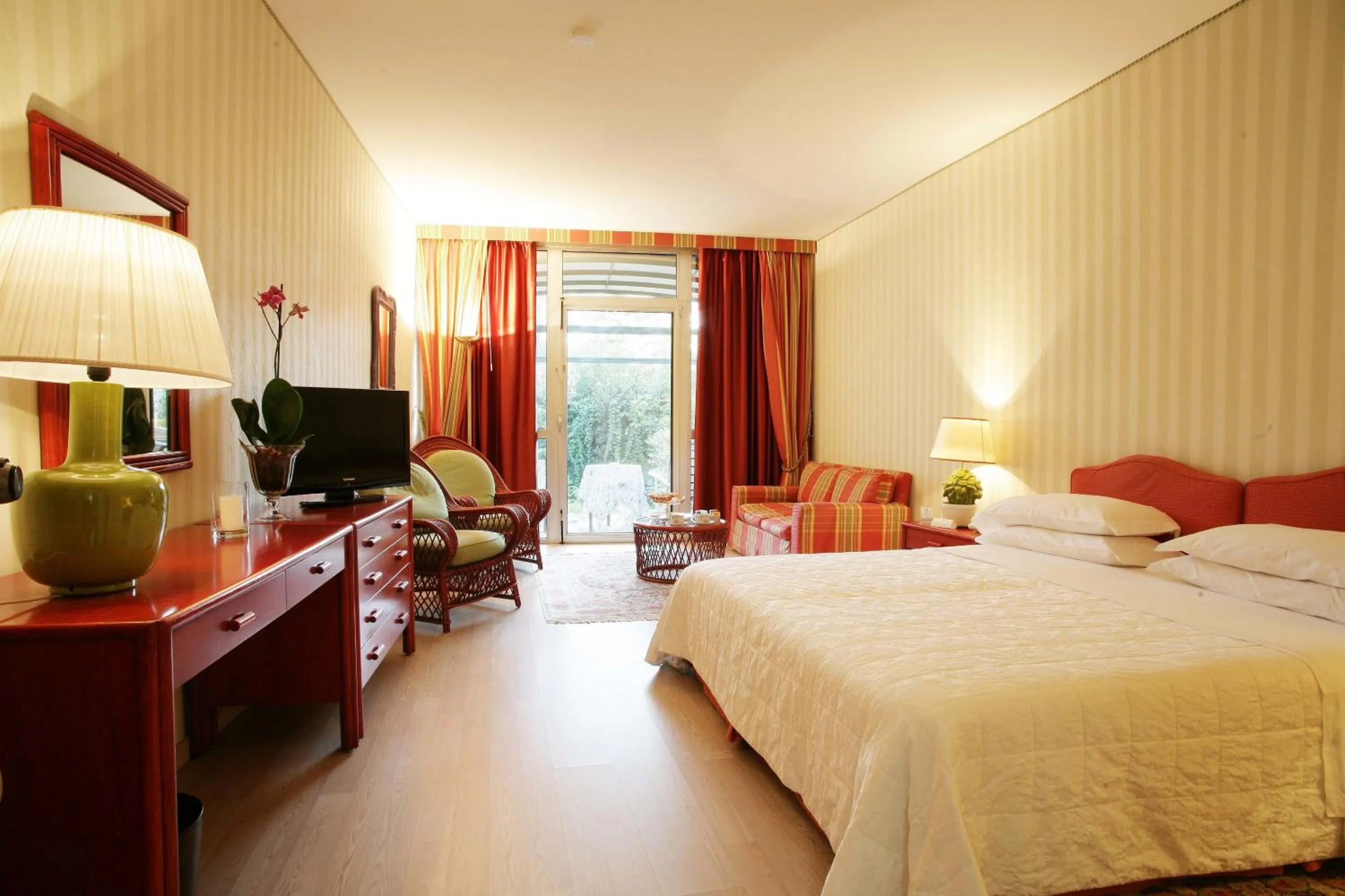 Bedroom, Bed in Grand Hotel Bellavista Palace & Golf