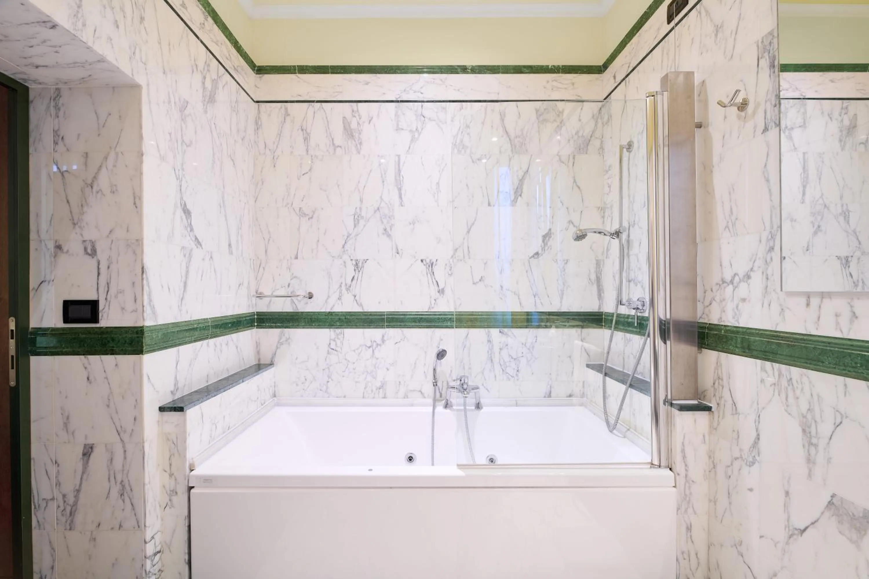 Bathroom in Grand Hotel Bellavista Palace & Golf