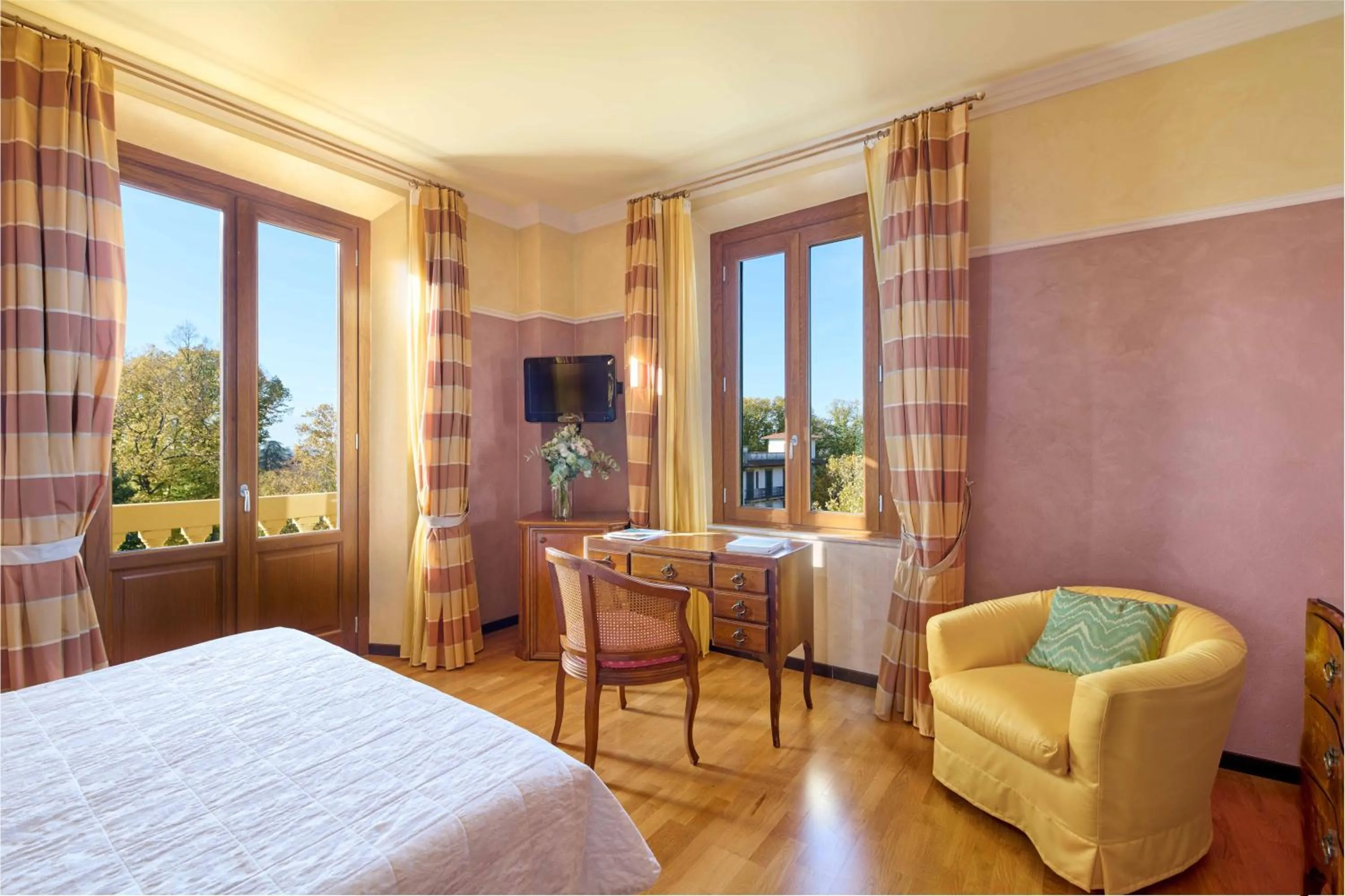 Photo of the whole room, Bed in Grand Hotel Bellavista Palace & Golf