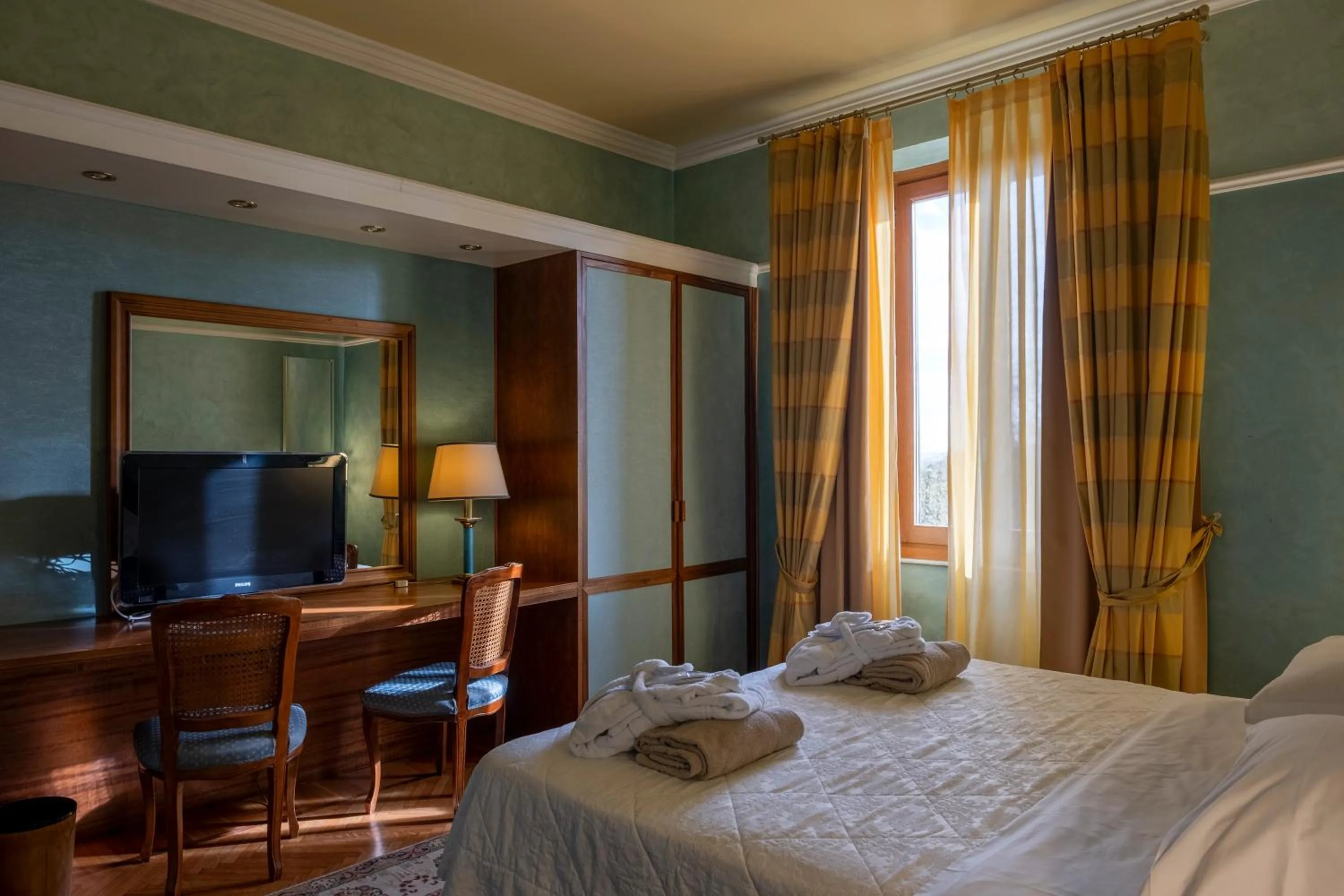 Bedroom, Bed in Grand Hotel Bellavista Palace & Golf