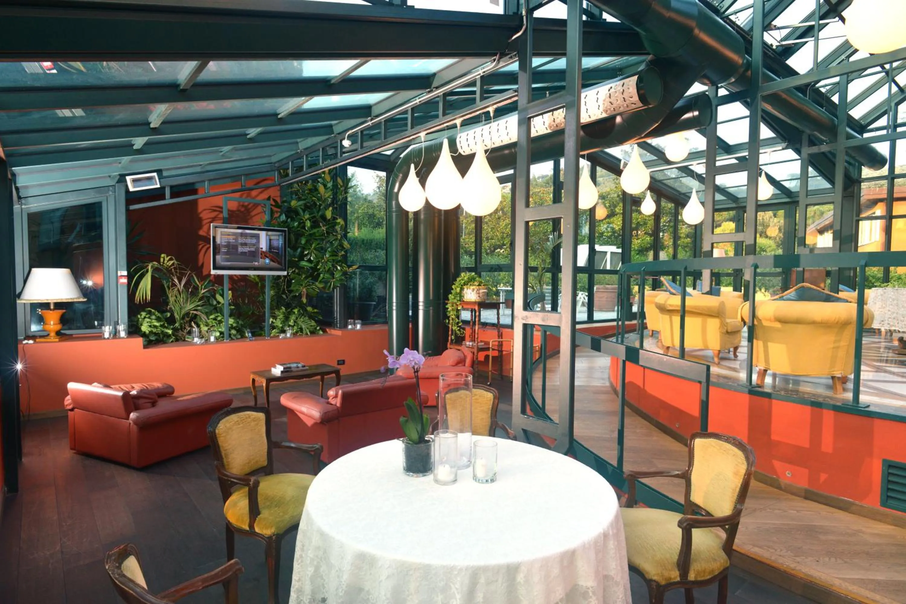 Communal lounge/ TV room in Grand Hotel Bellavista Palace & Golf