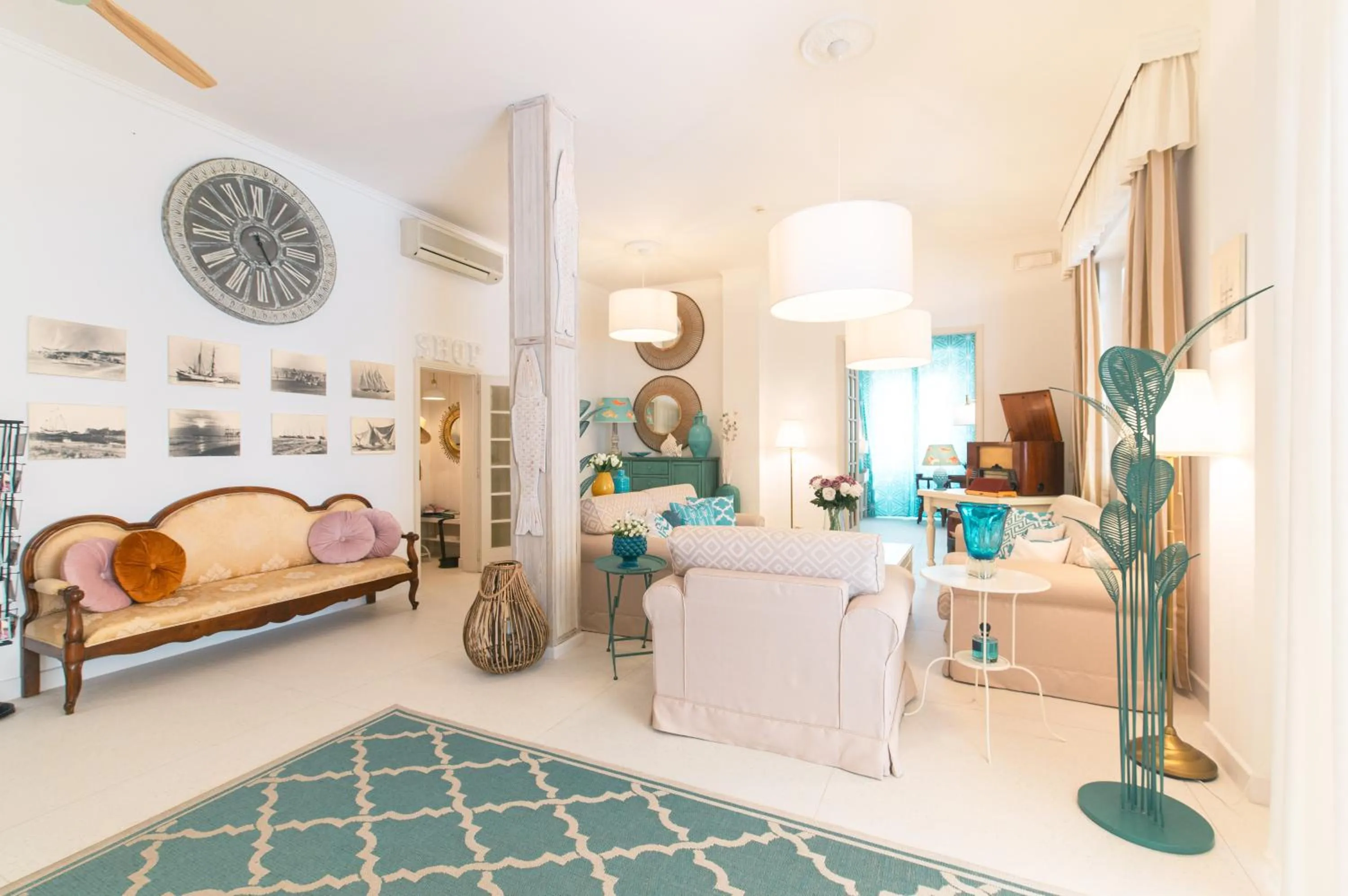 Living room, Bed in Hotel La Pineta Al Mare