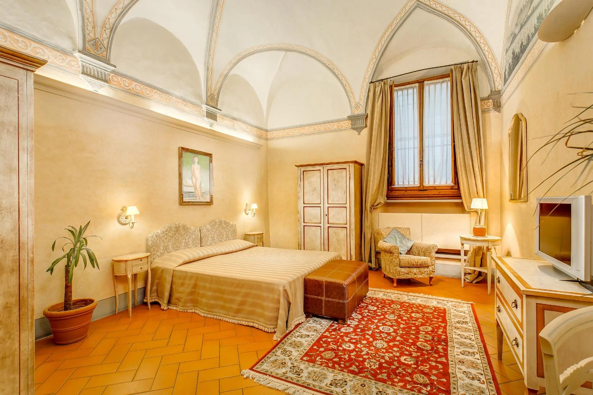 Photo of the whole room, Bed in Firenze Suite