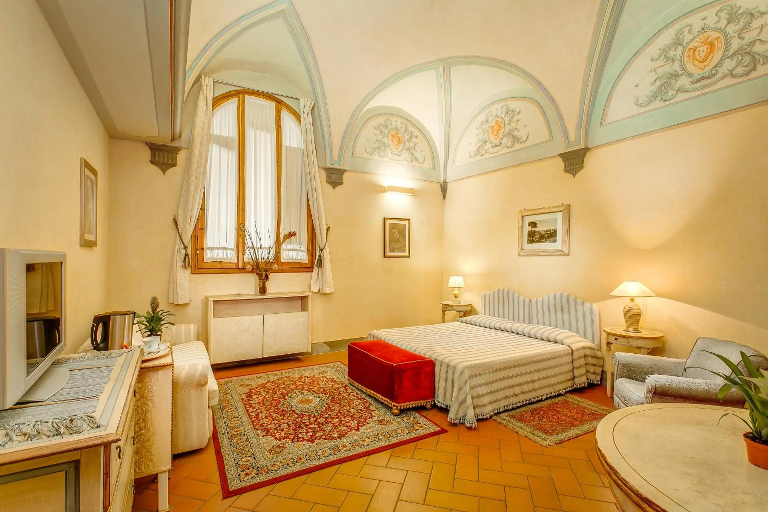 Photo of the whole room, Bed in Firenze Suite