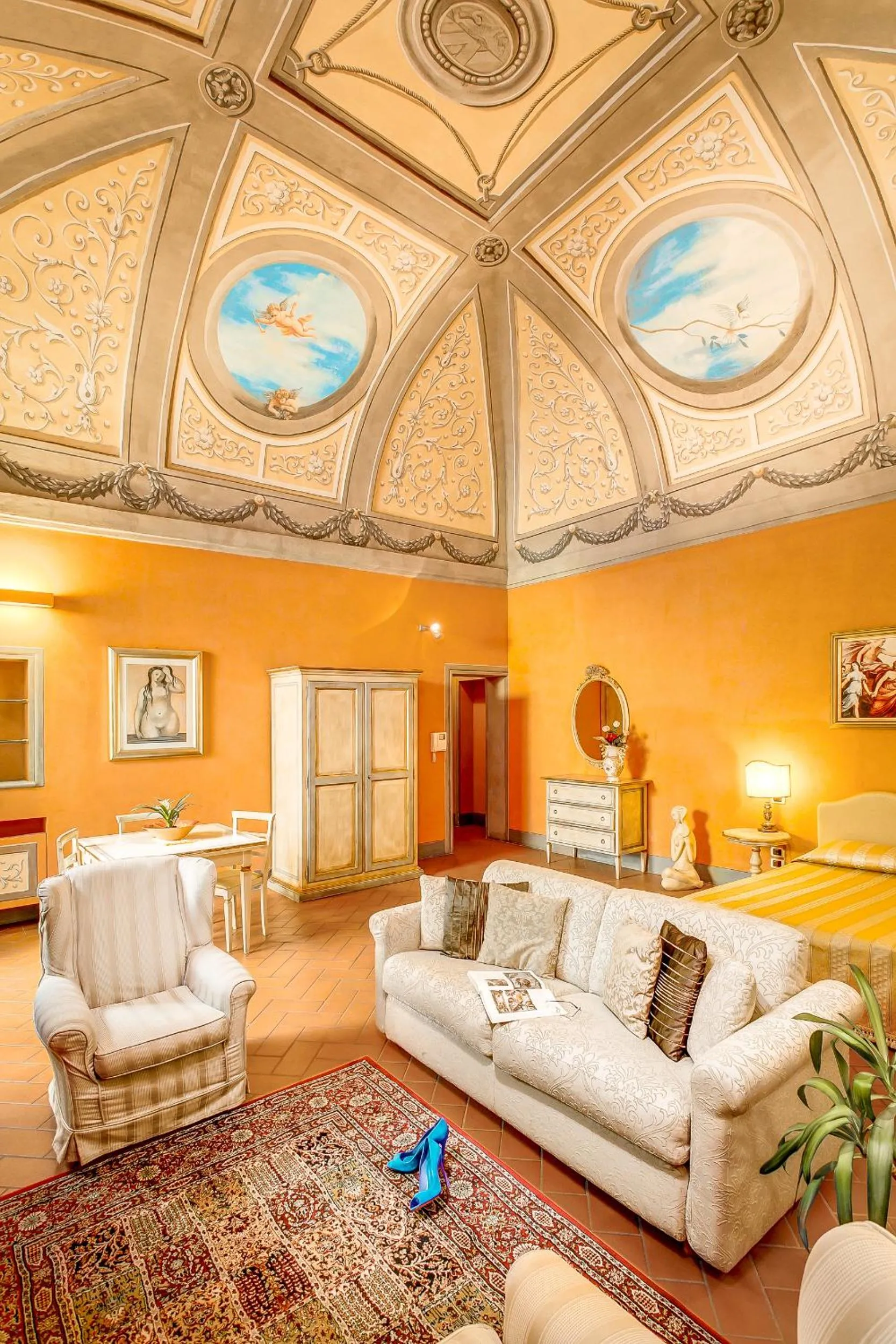 Photo of the whole room in Firenze Suite