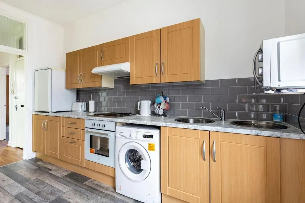 Spacious stylish centraly located flat near beach