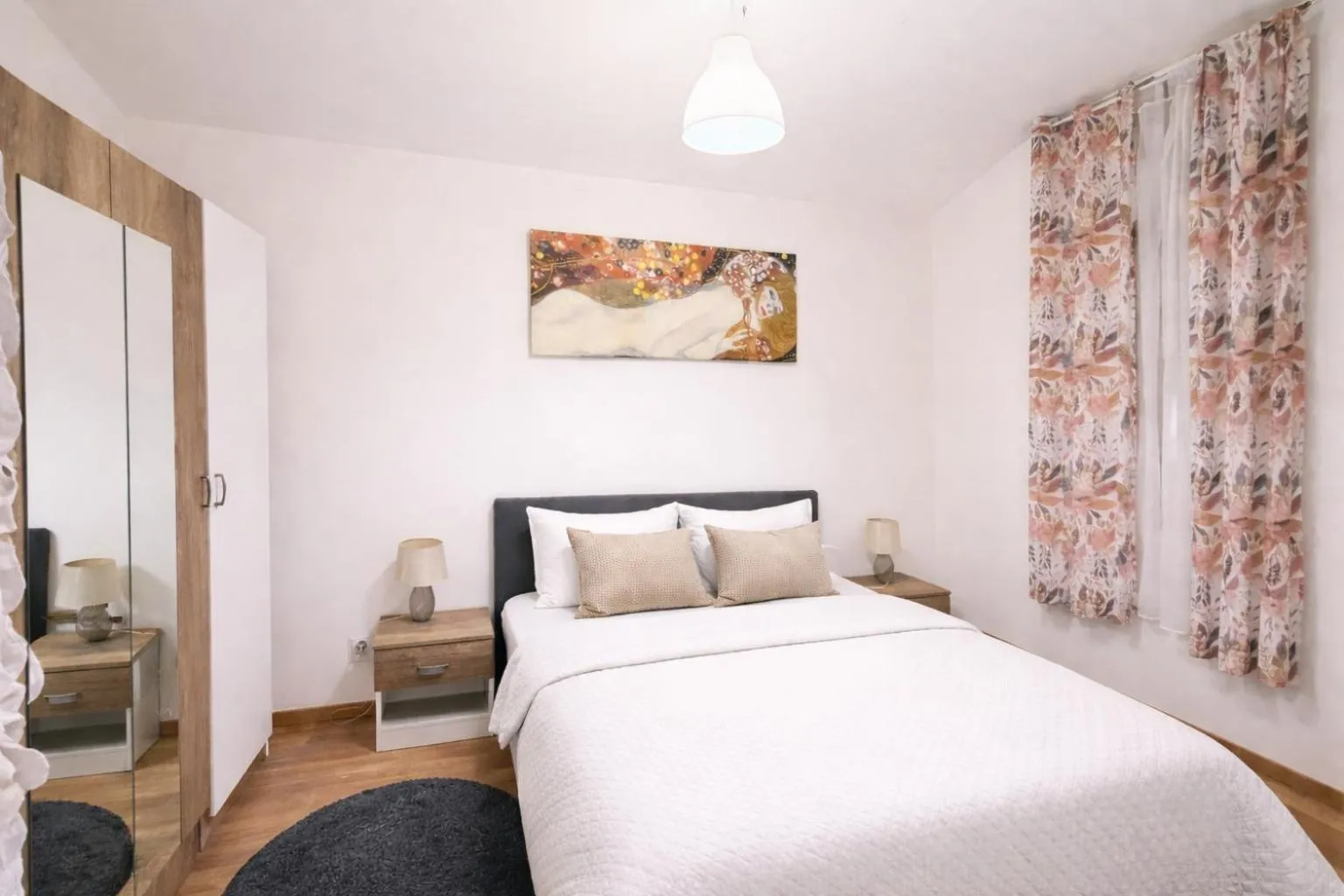Bed in Ground Floor Apartment
