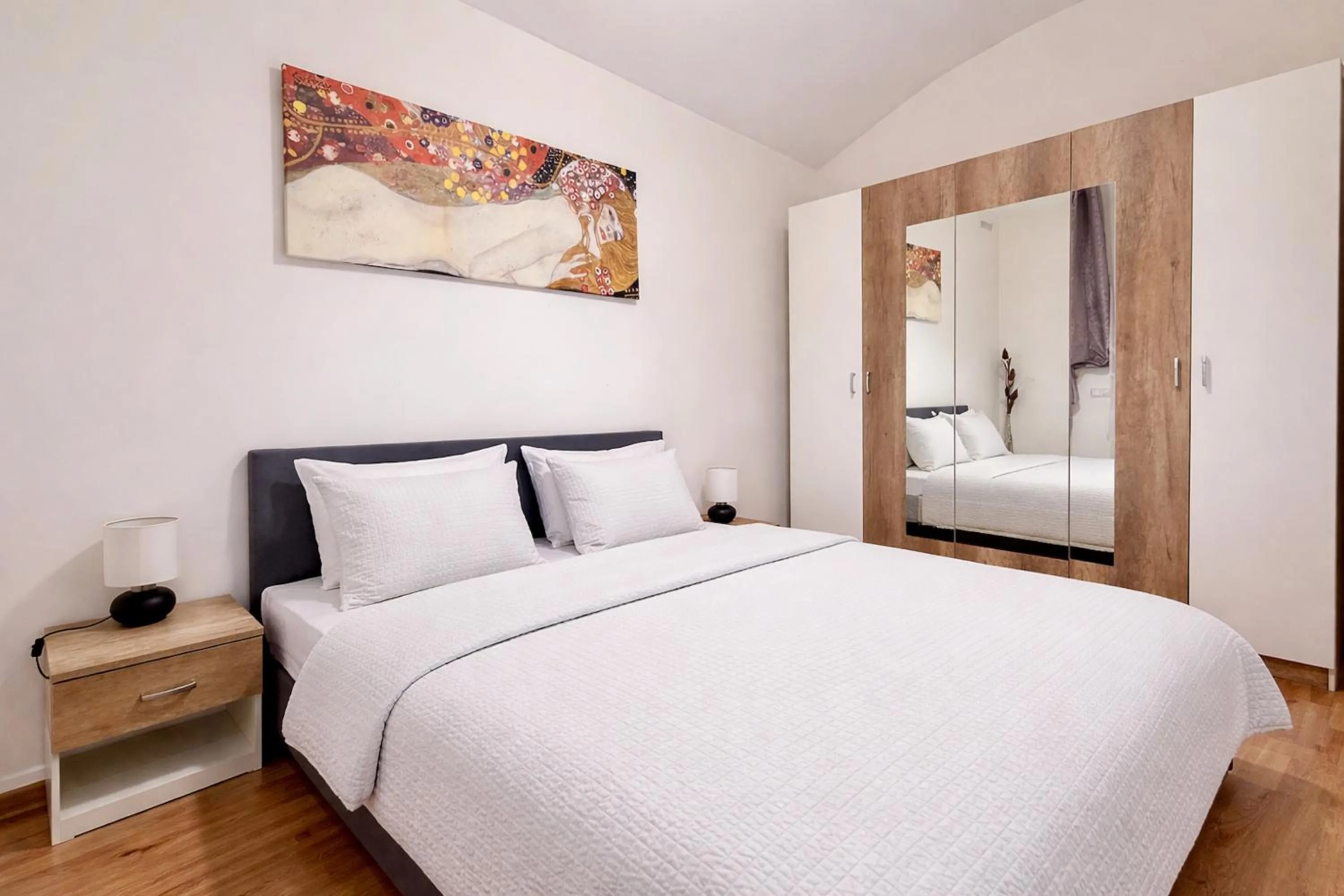 Bed in Ground Floor Apartment
