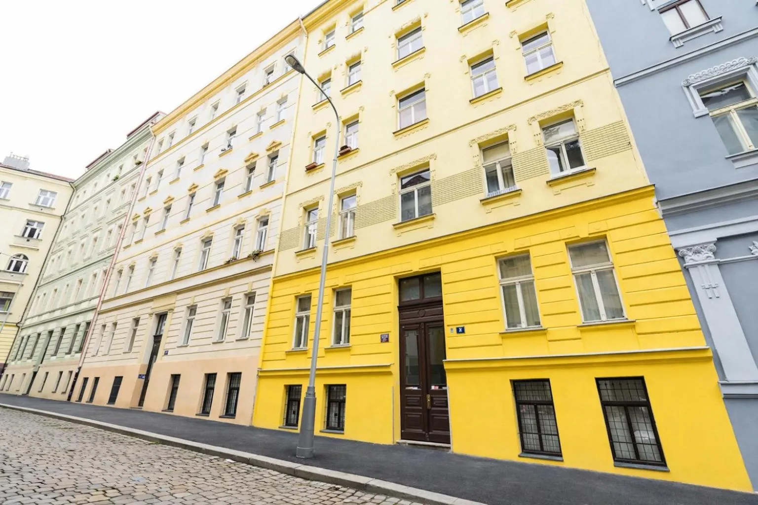 Property building in Ground Floor Apartment