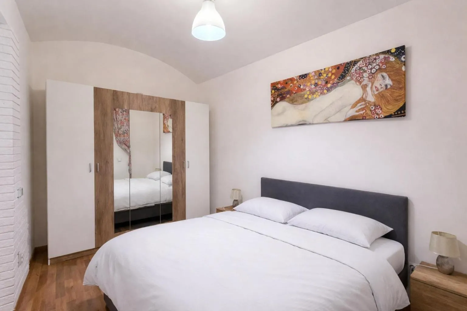 Bed in Ground Floor Apartment