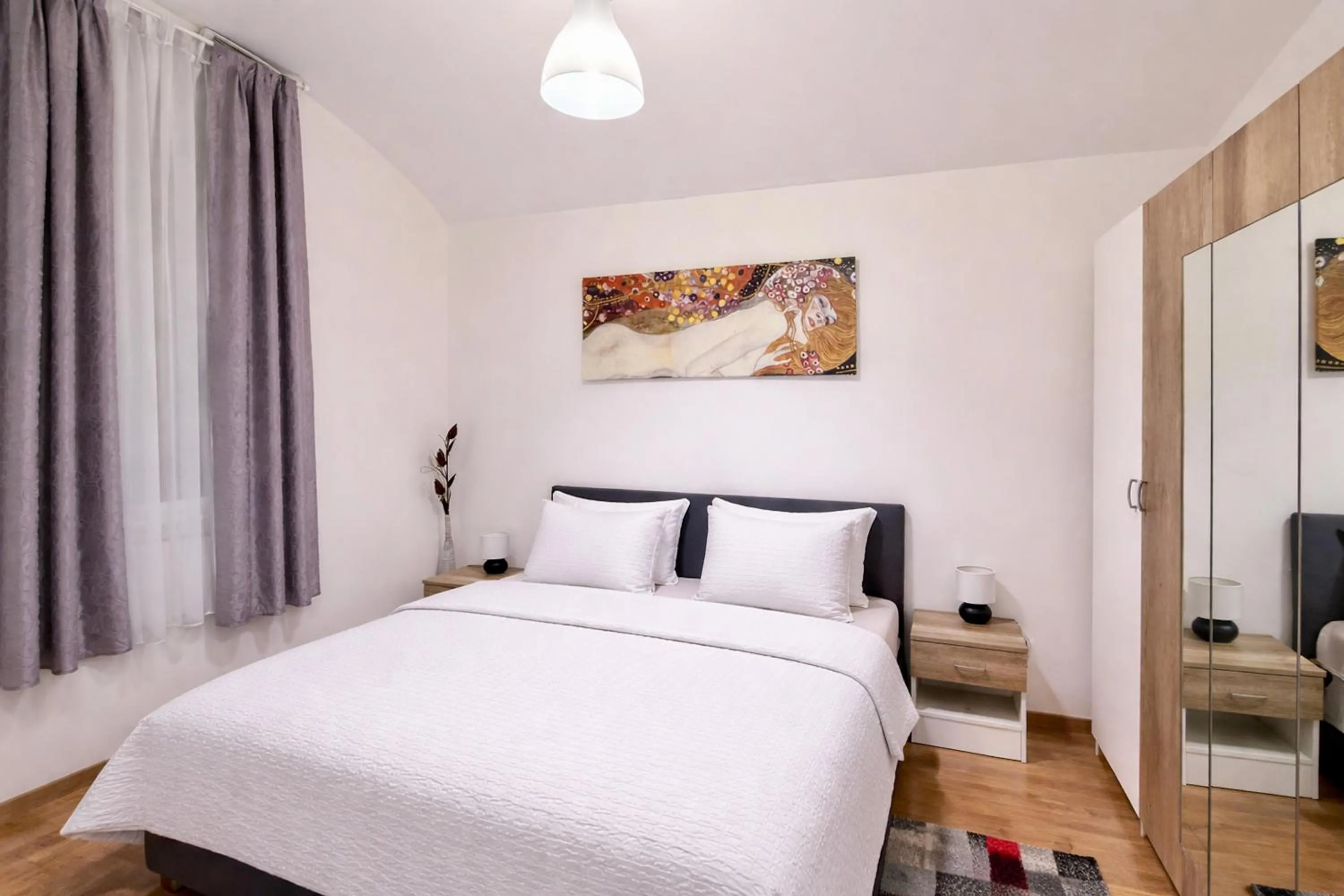 Bed in Ground Floor Apartment