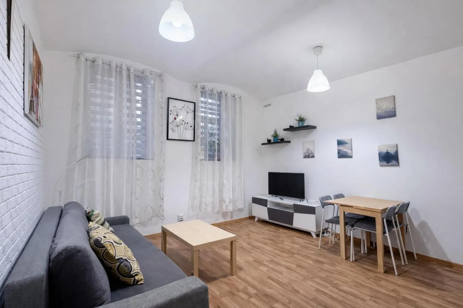 TV and multimedia in Ground Floor Apartment