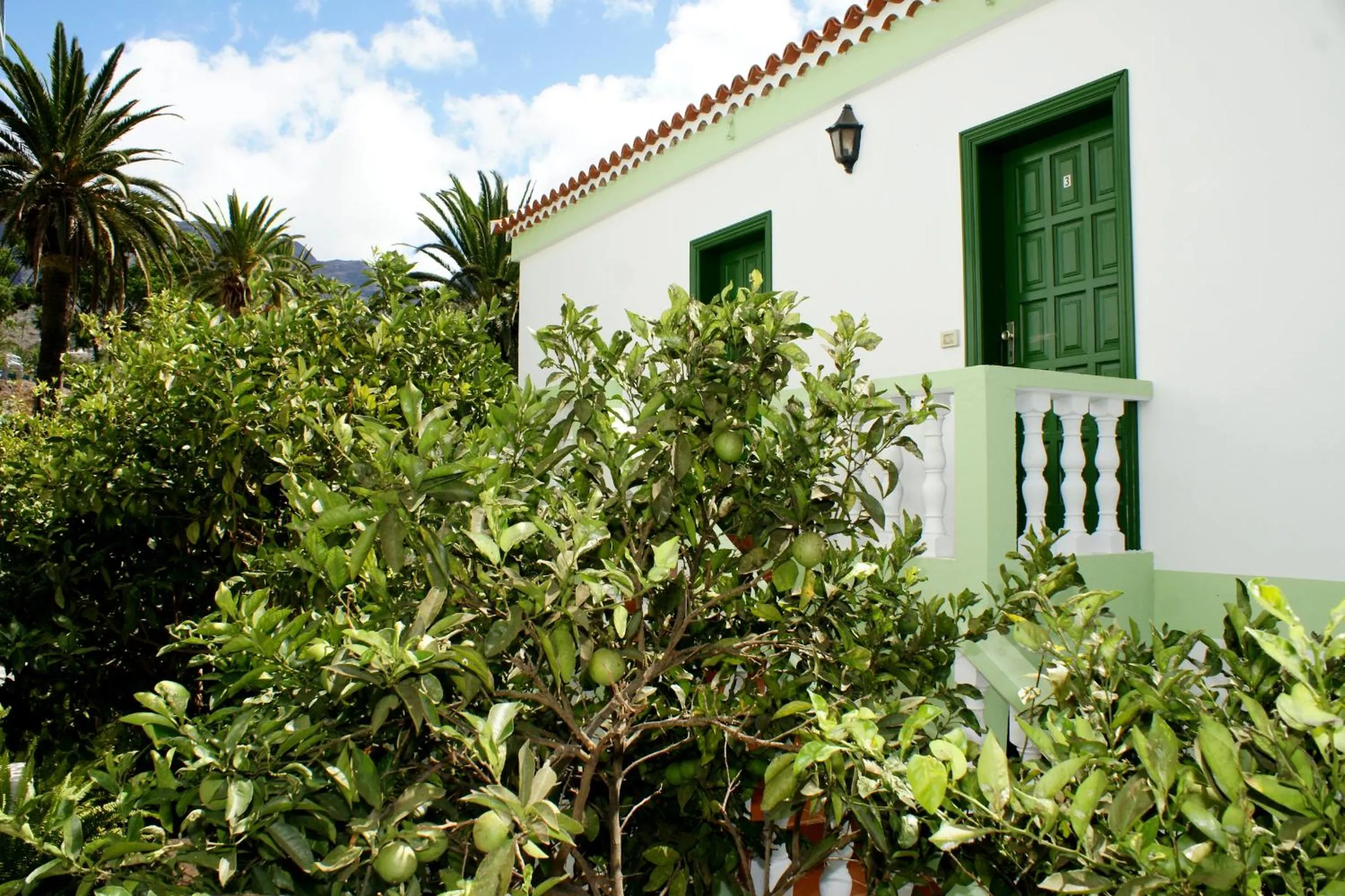 Facade/entrance in Apartamentos Nelly