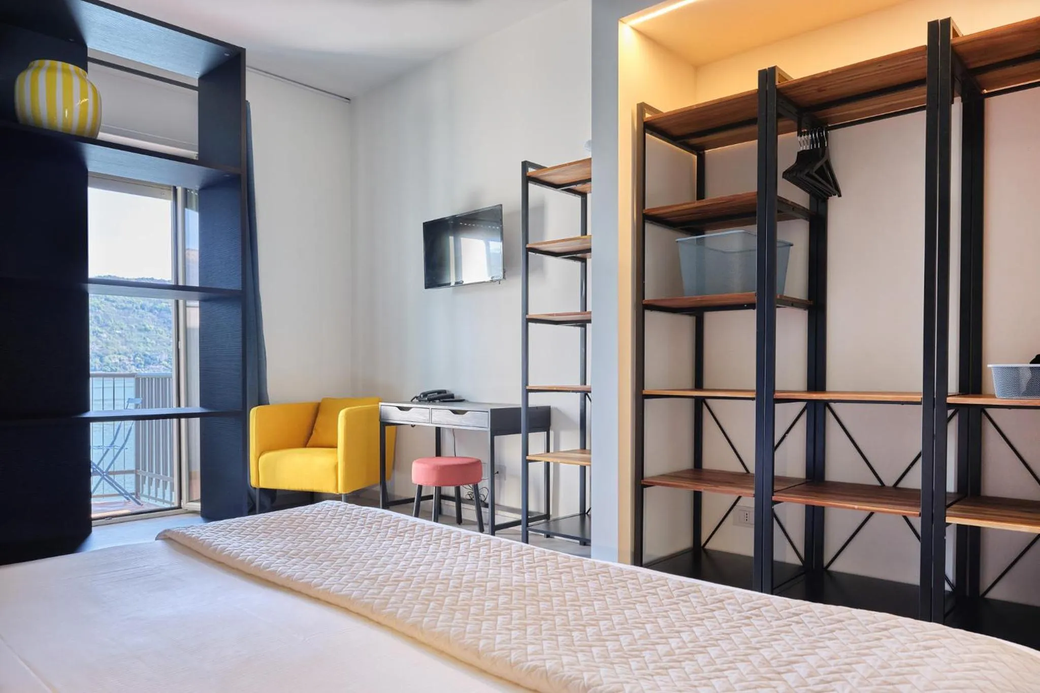 Bed in Hotel Carillon