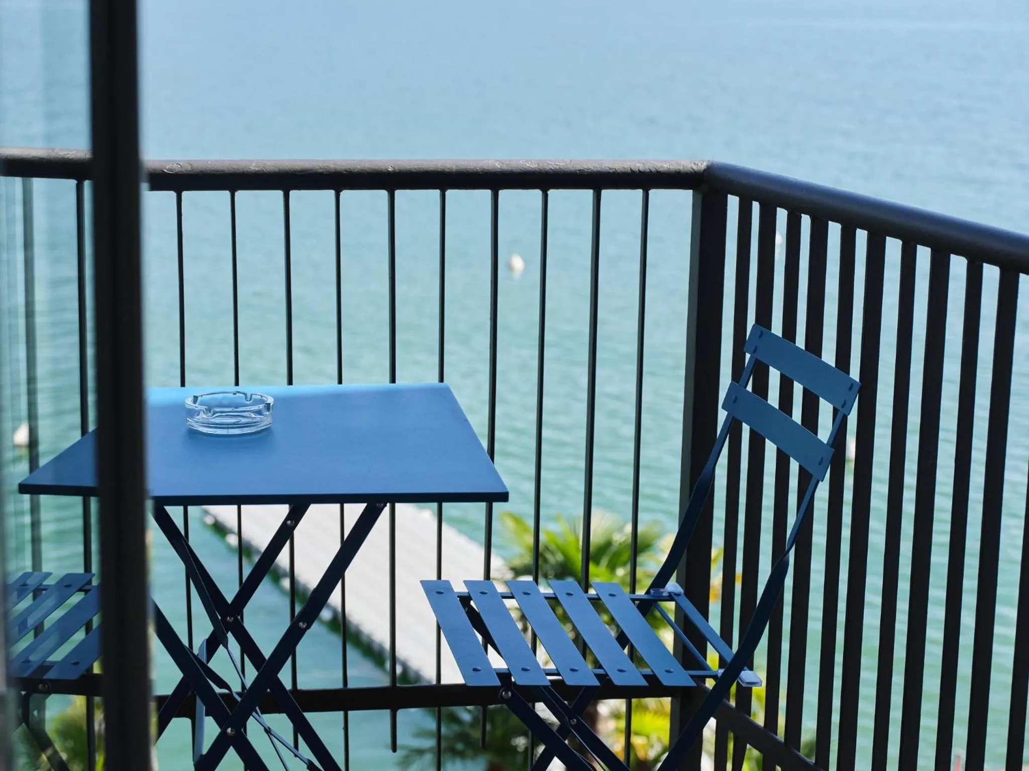 Day in Hotel Carillon