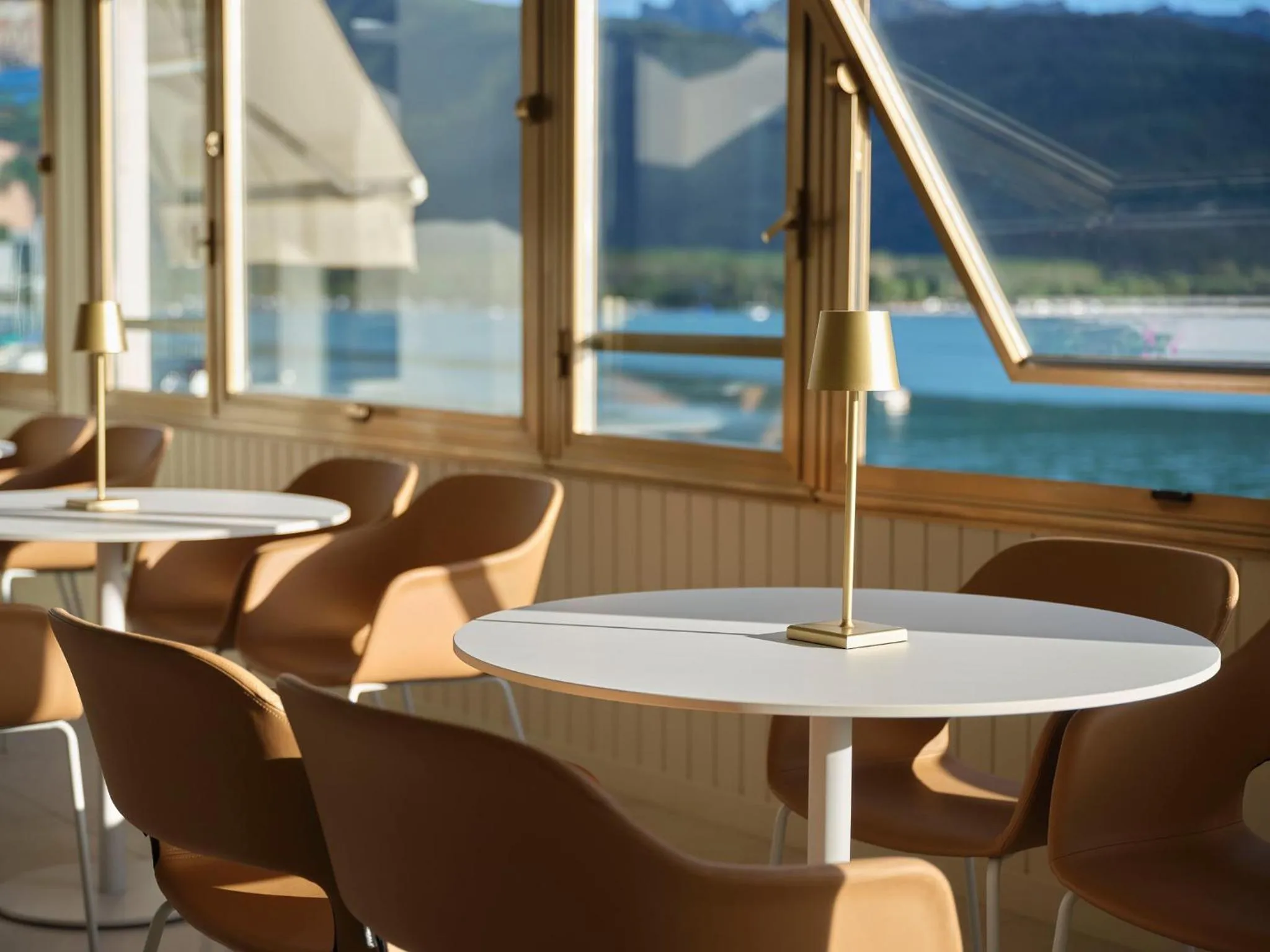 Restaurant/places to eat in Hotel Carillon