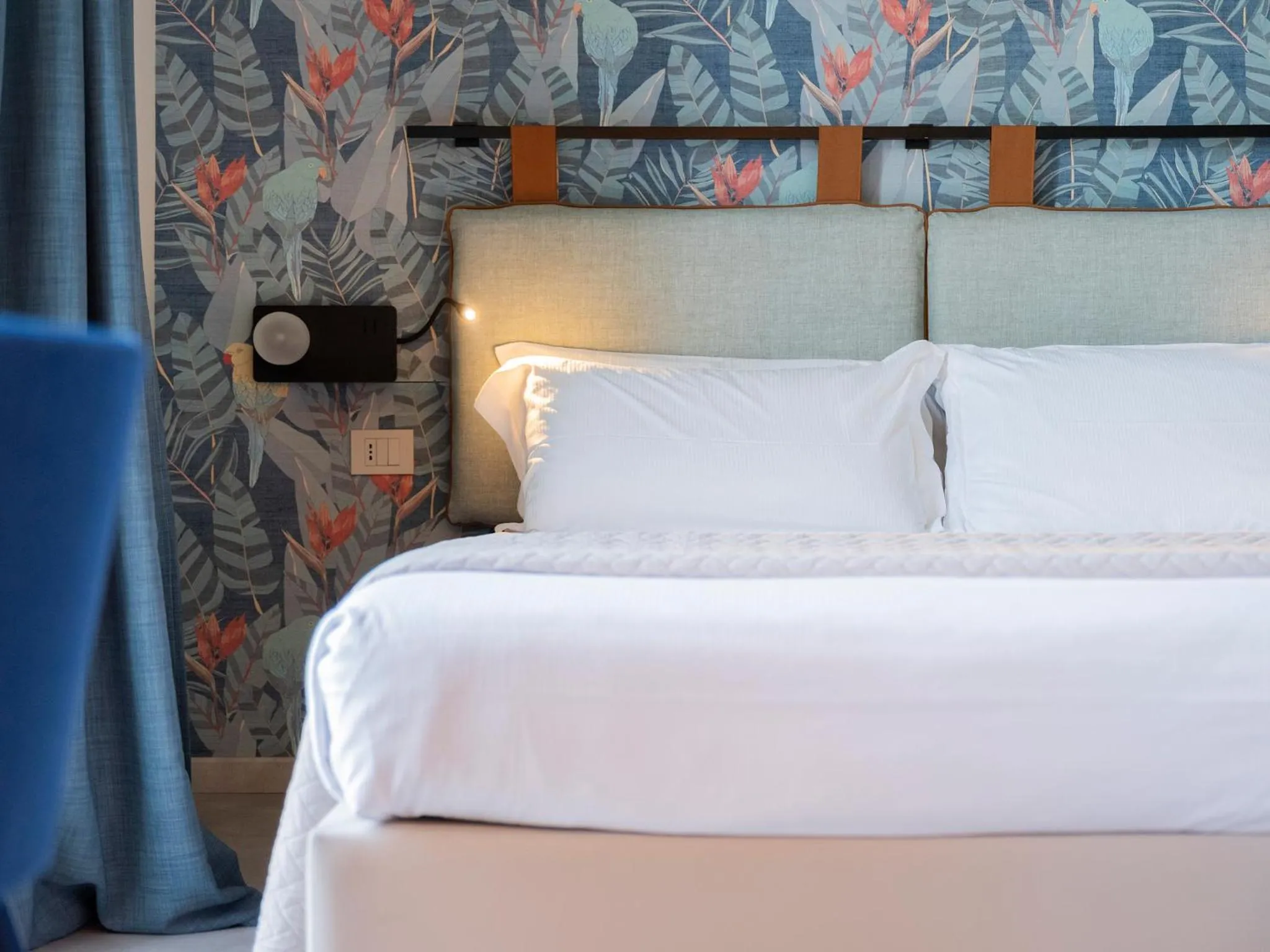 Decorative detail, Bed in Hotel Carillon