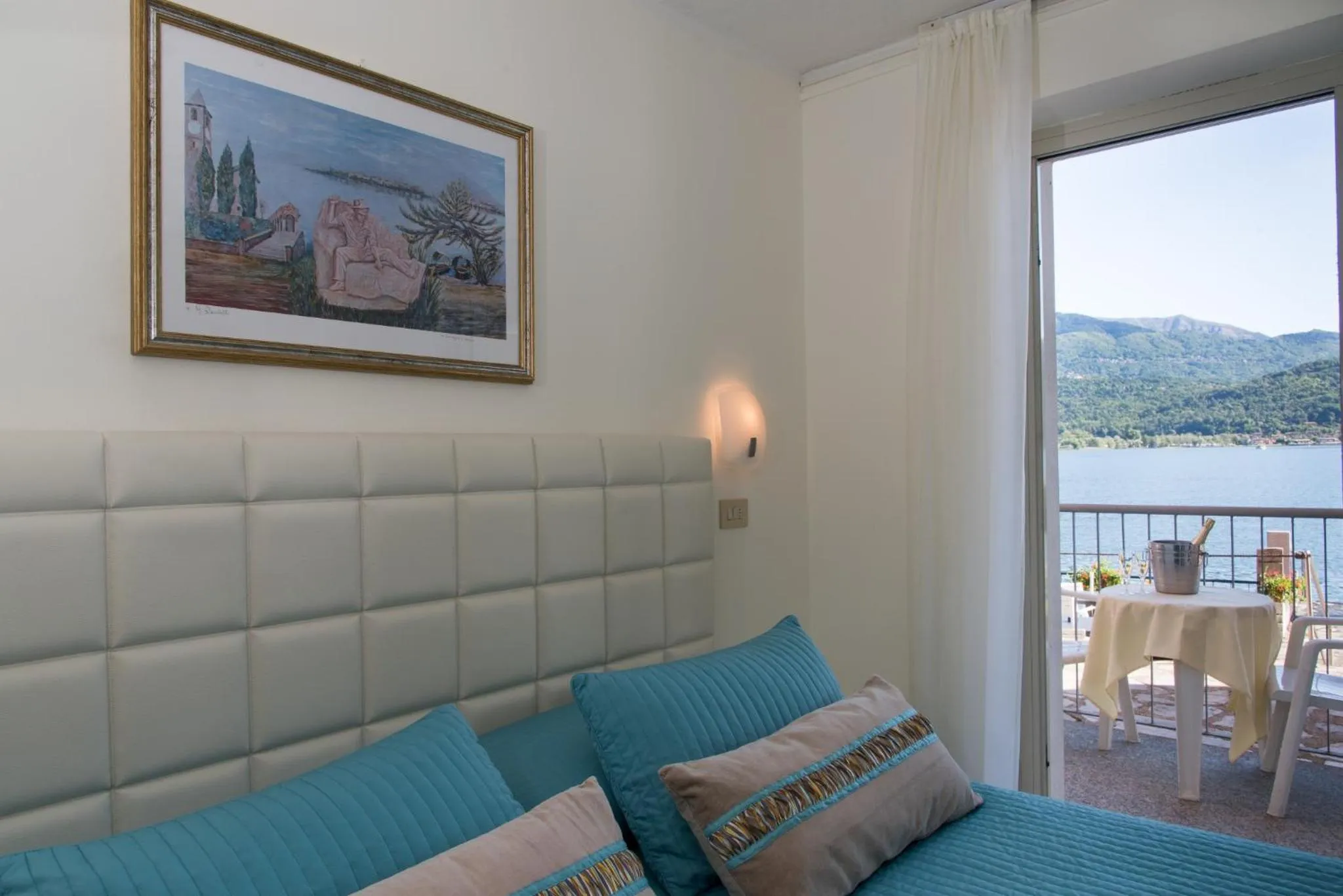 Patio in Hotel Carillon