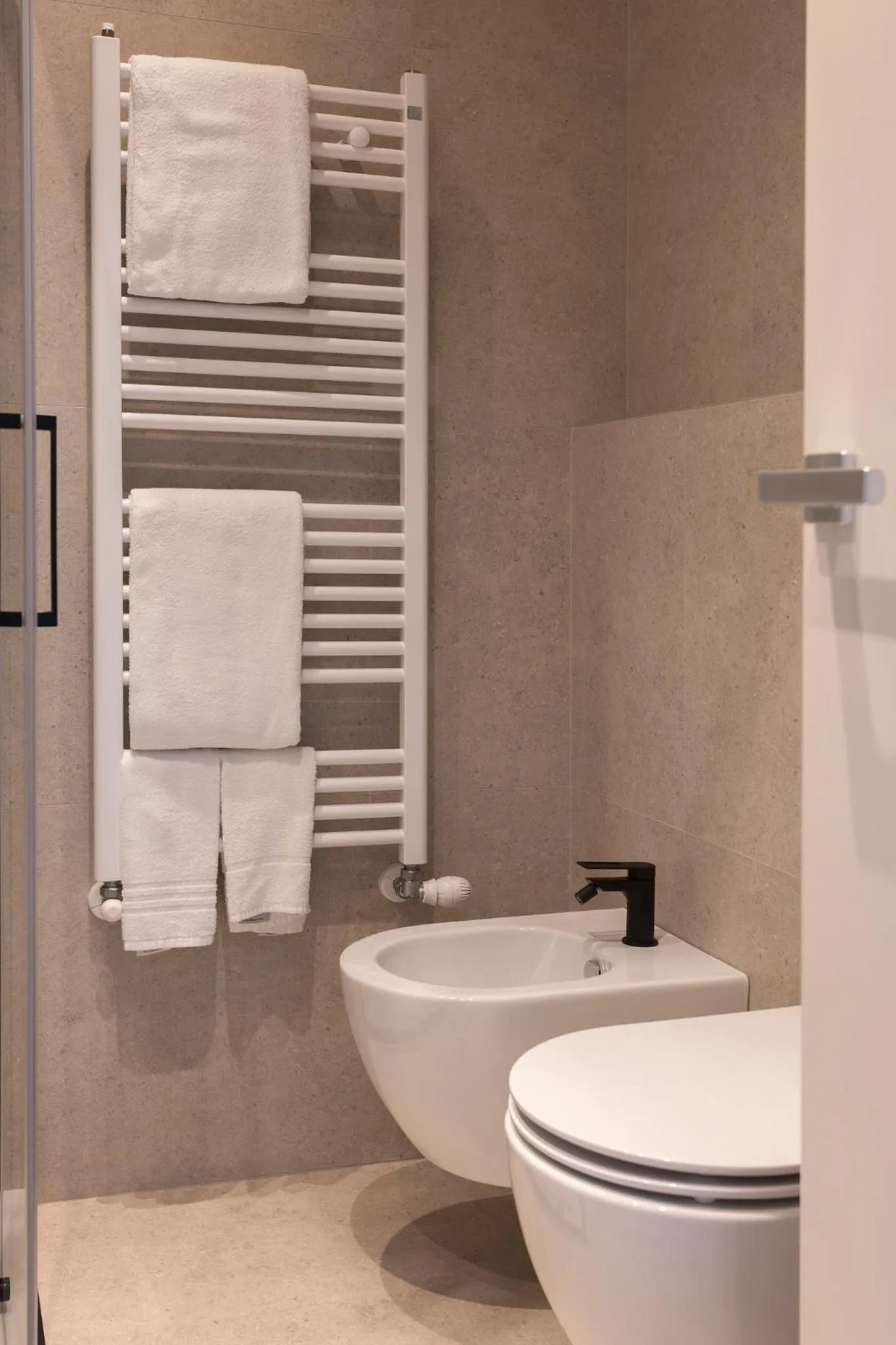 Bathroom in Hotel Carillon