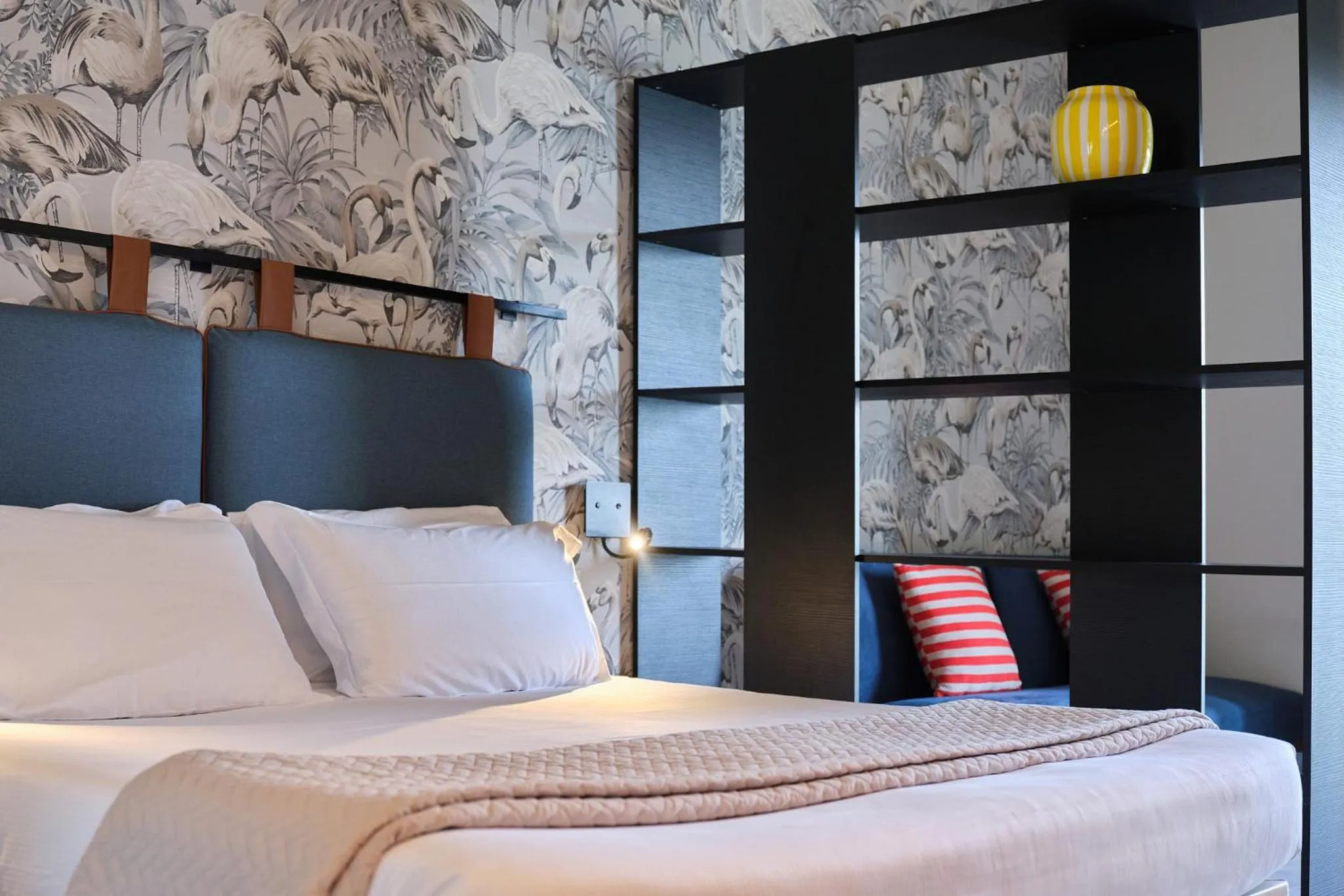 Bed in Hotel Carillon