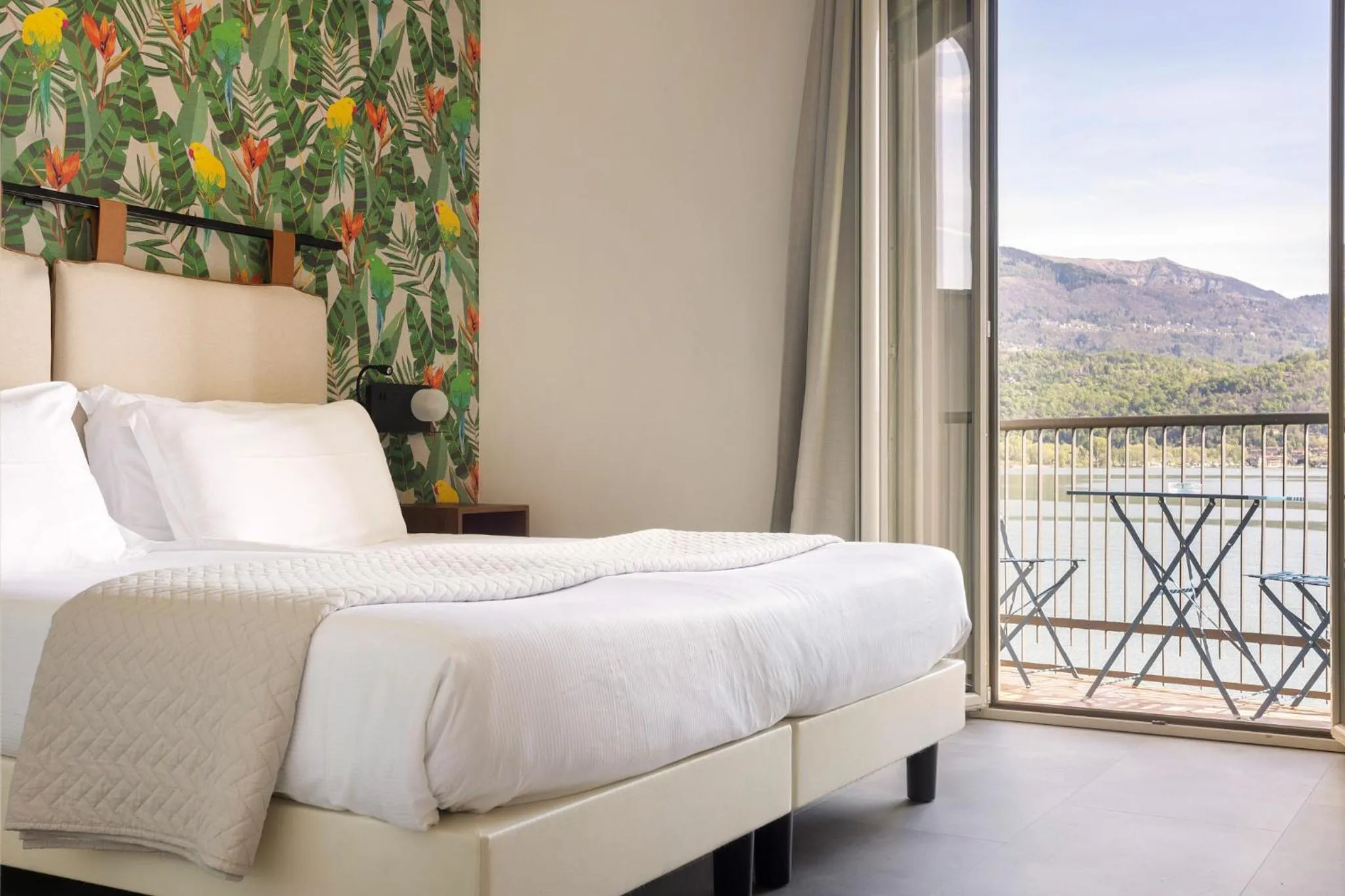 Bed in Hotel Carillon