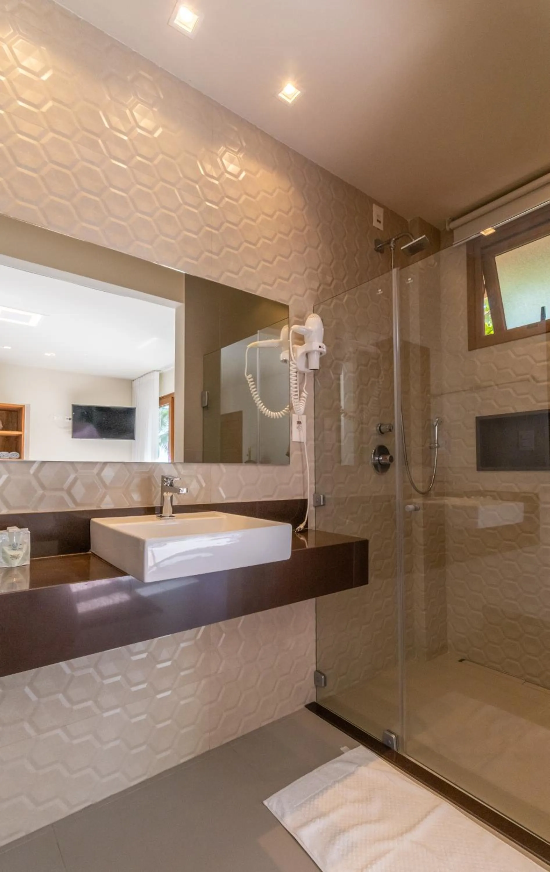 Shower, Bed in Club do Balanço Pousada e Restaurante