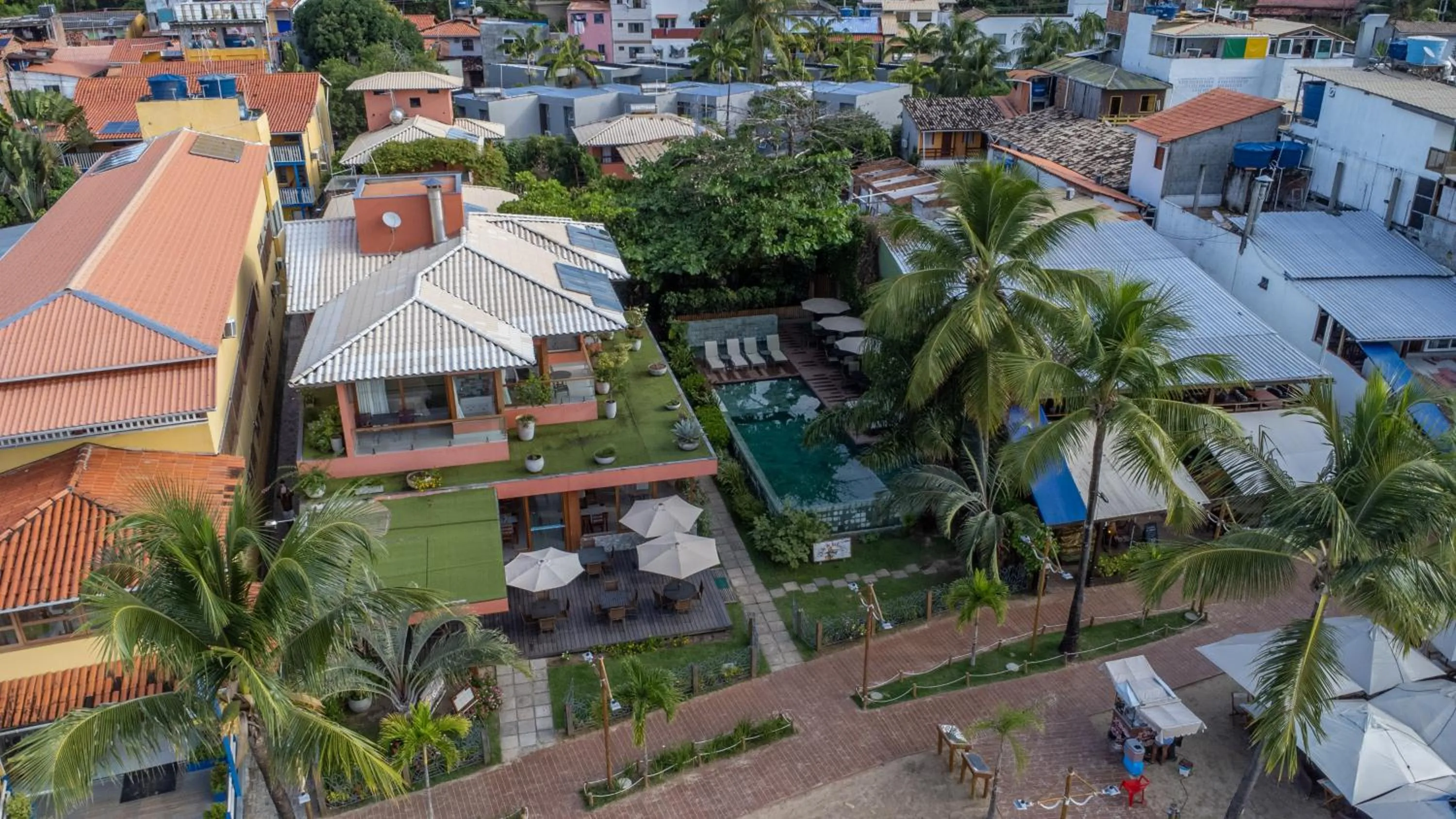 Property building in Club do Balanço Pousada e Restaurante