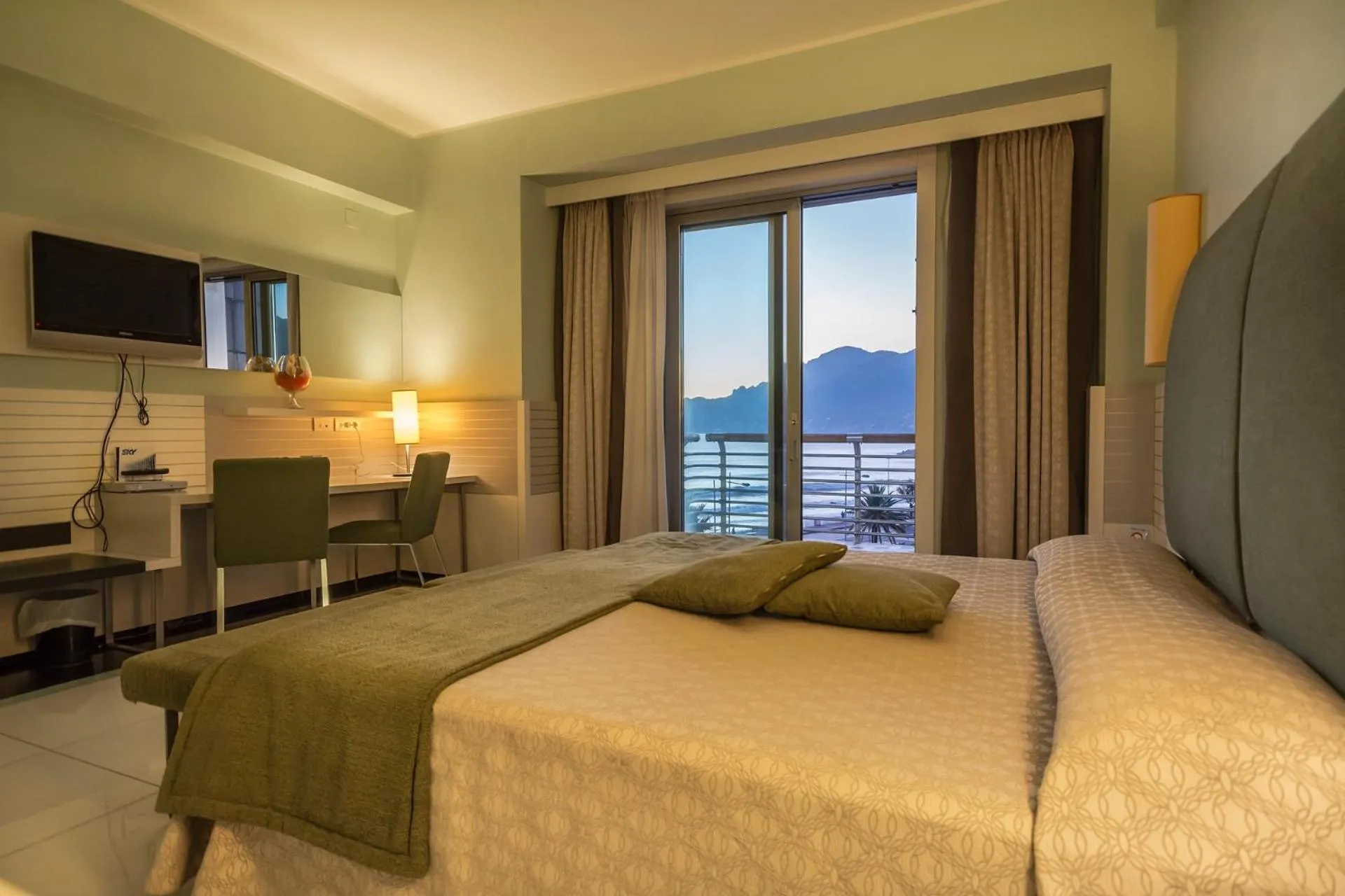 Bed in Grand Hotel Salerno