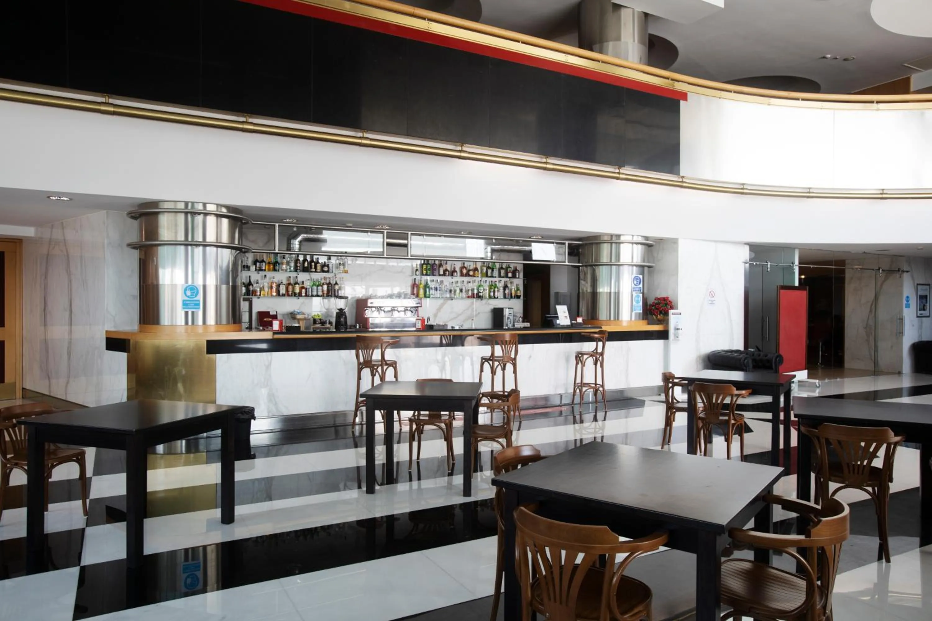 Lounge or bar in Grand Hotel Salerno