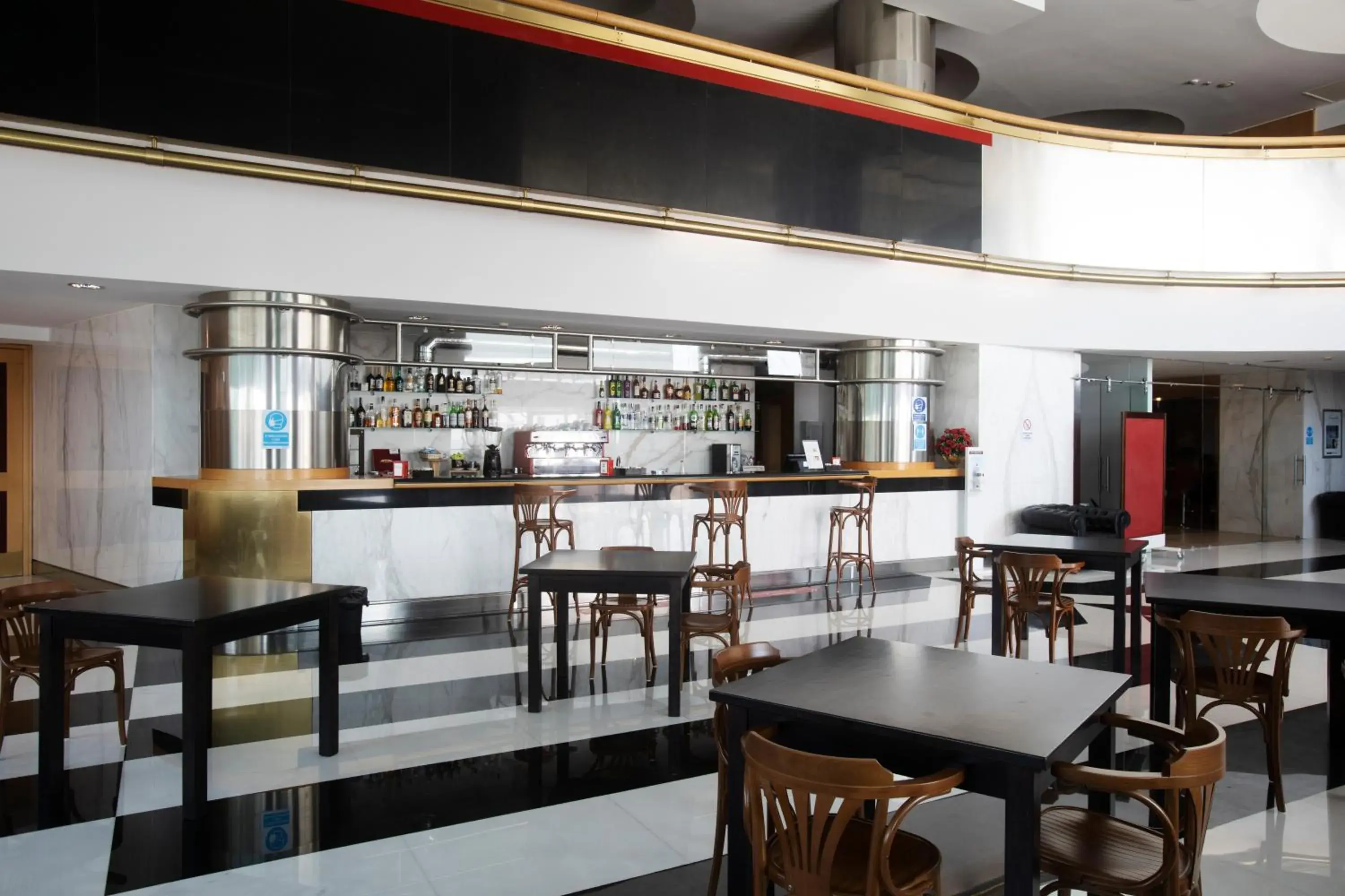 Lounge or bar in Grand Hotel Salerno Lounge or bar in Grand Hotel Salerno