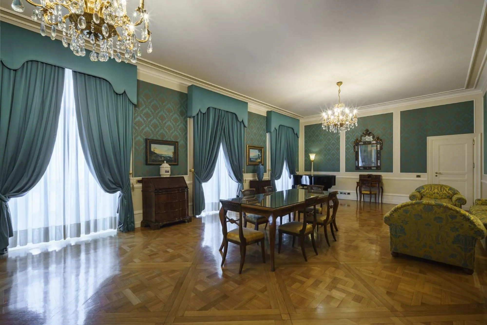 Living room in Eurostars Hotel Excelsior