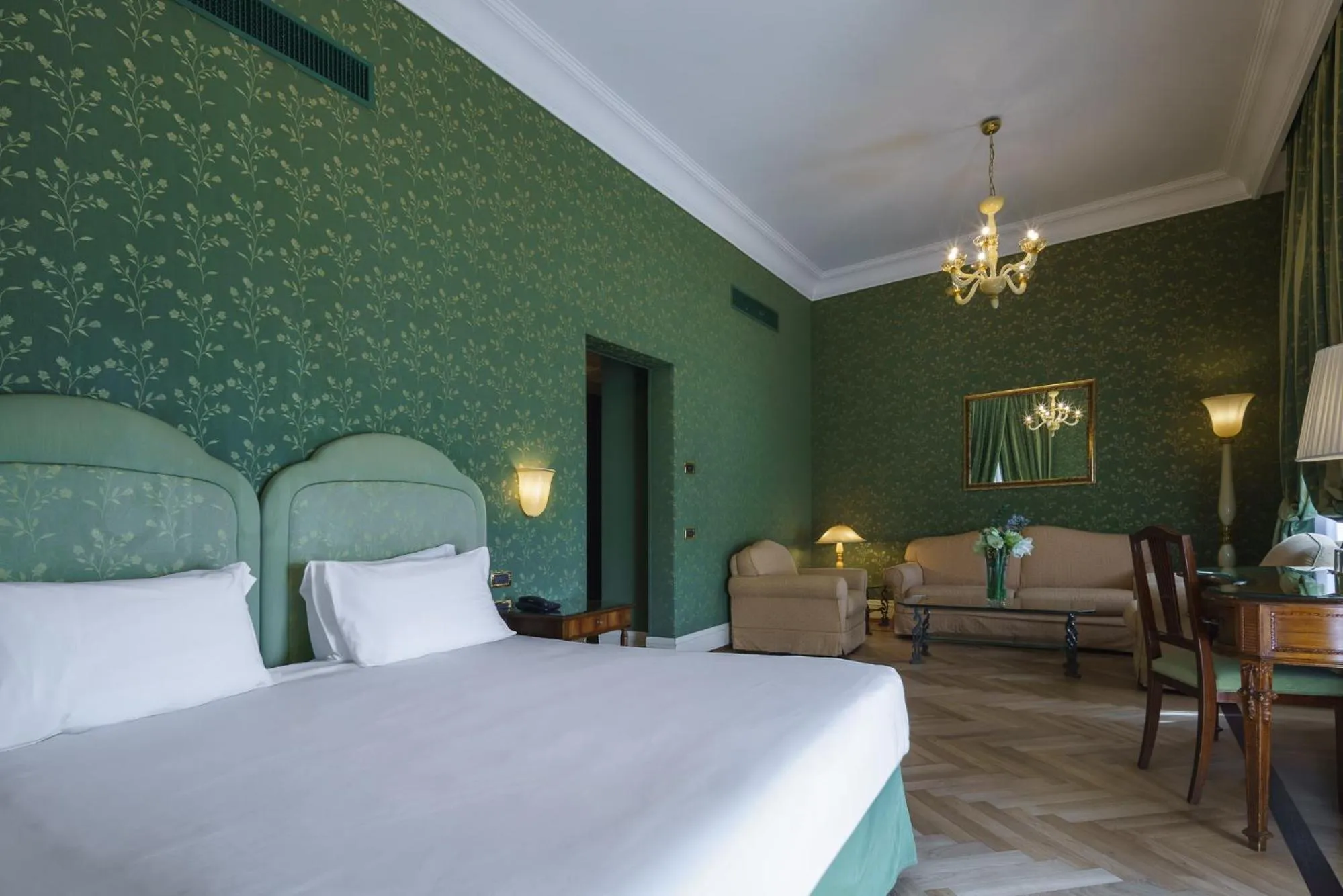 Photo of the whole room, Bed in Eurostars Hotel Excelsior