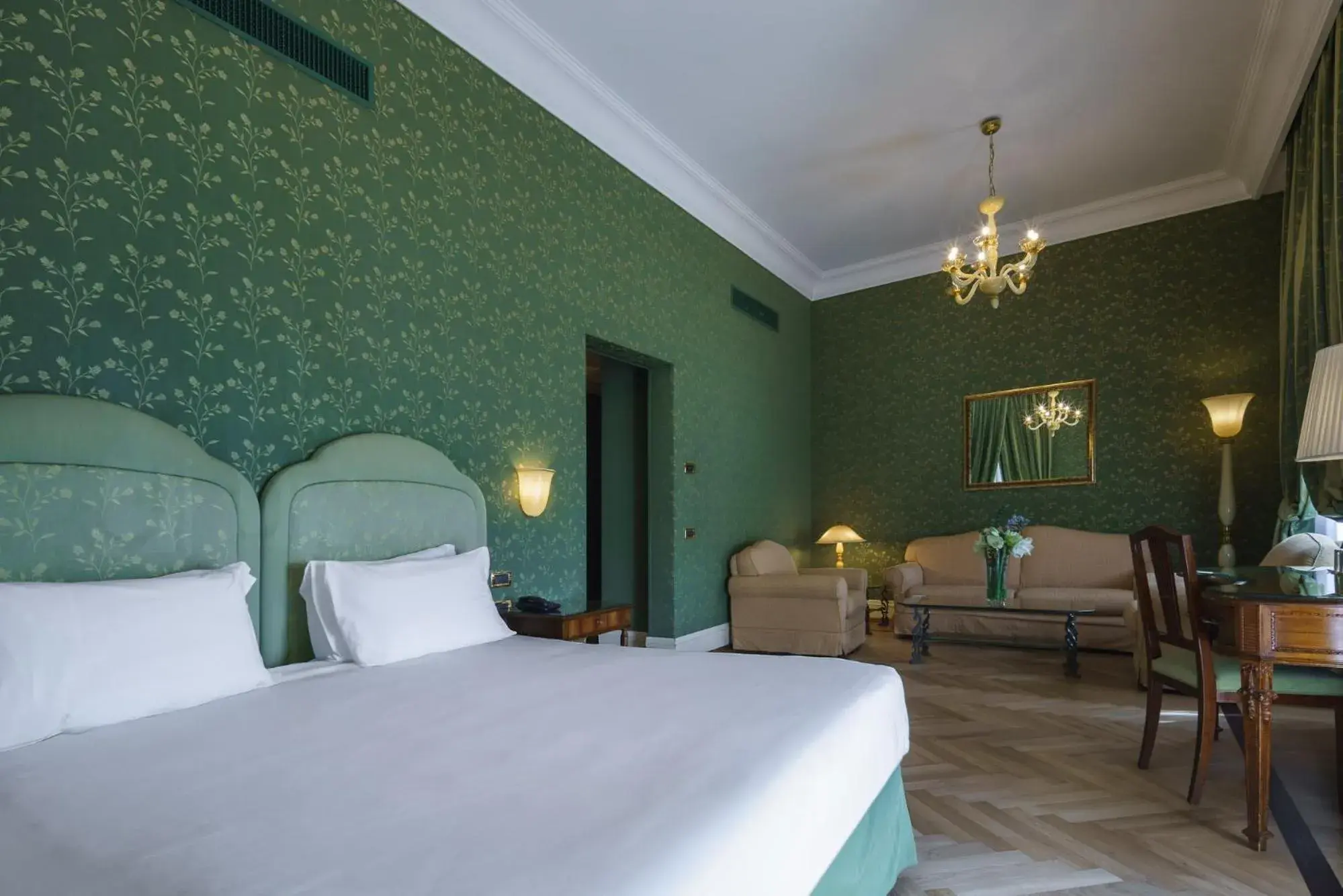 Photo of the whole room, Bed in Eurostars Hotel Excelsior Photo of the whole room, Bed in Eurostars Hotel Excelsior