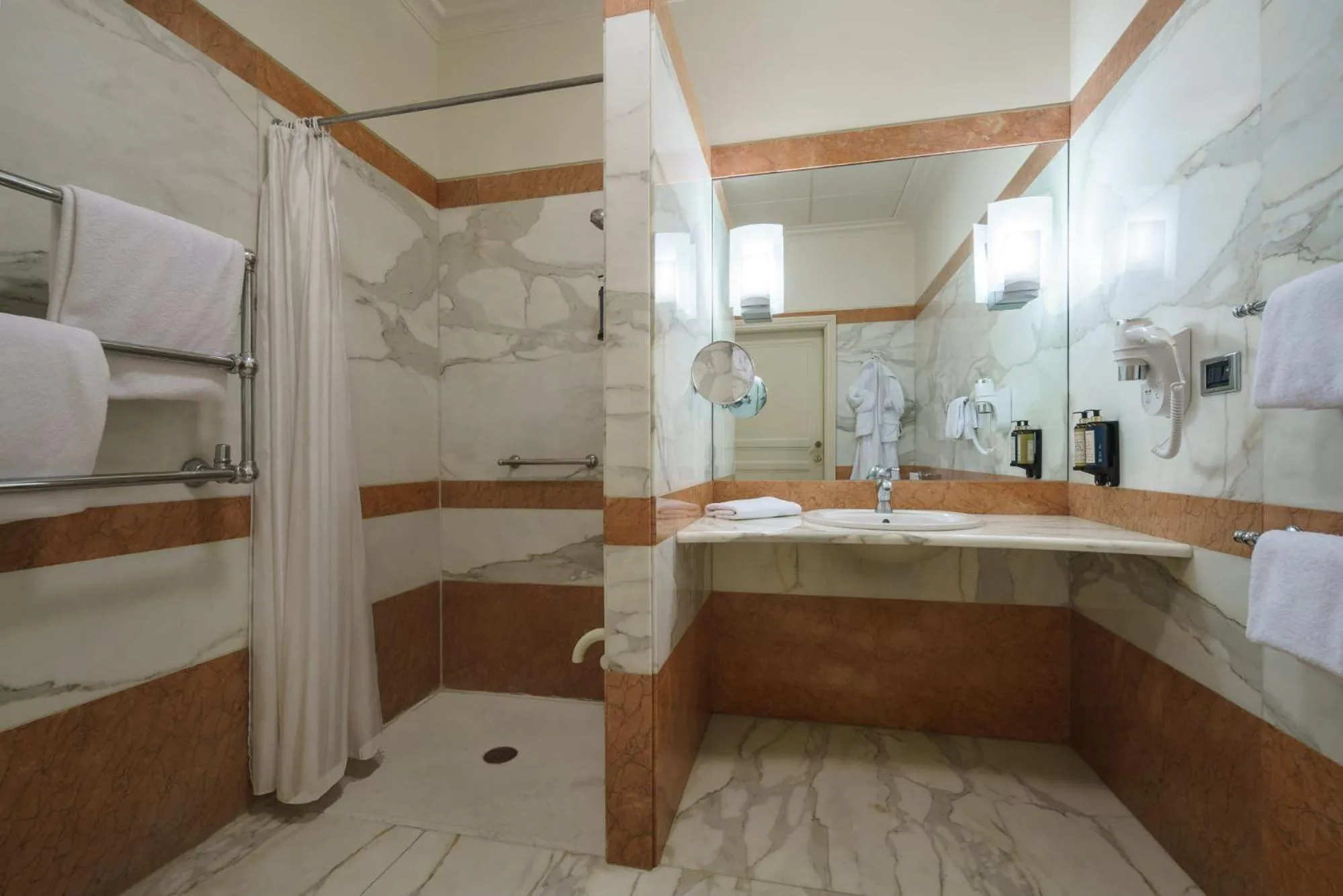 Bathroom in Eurostars Hotel Excelsior