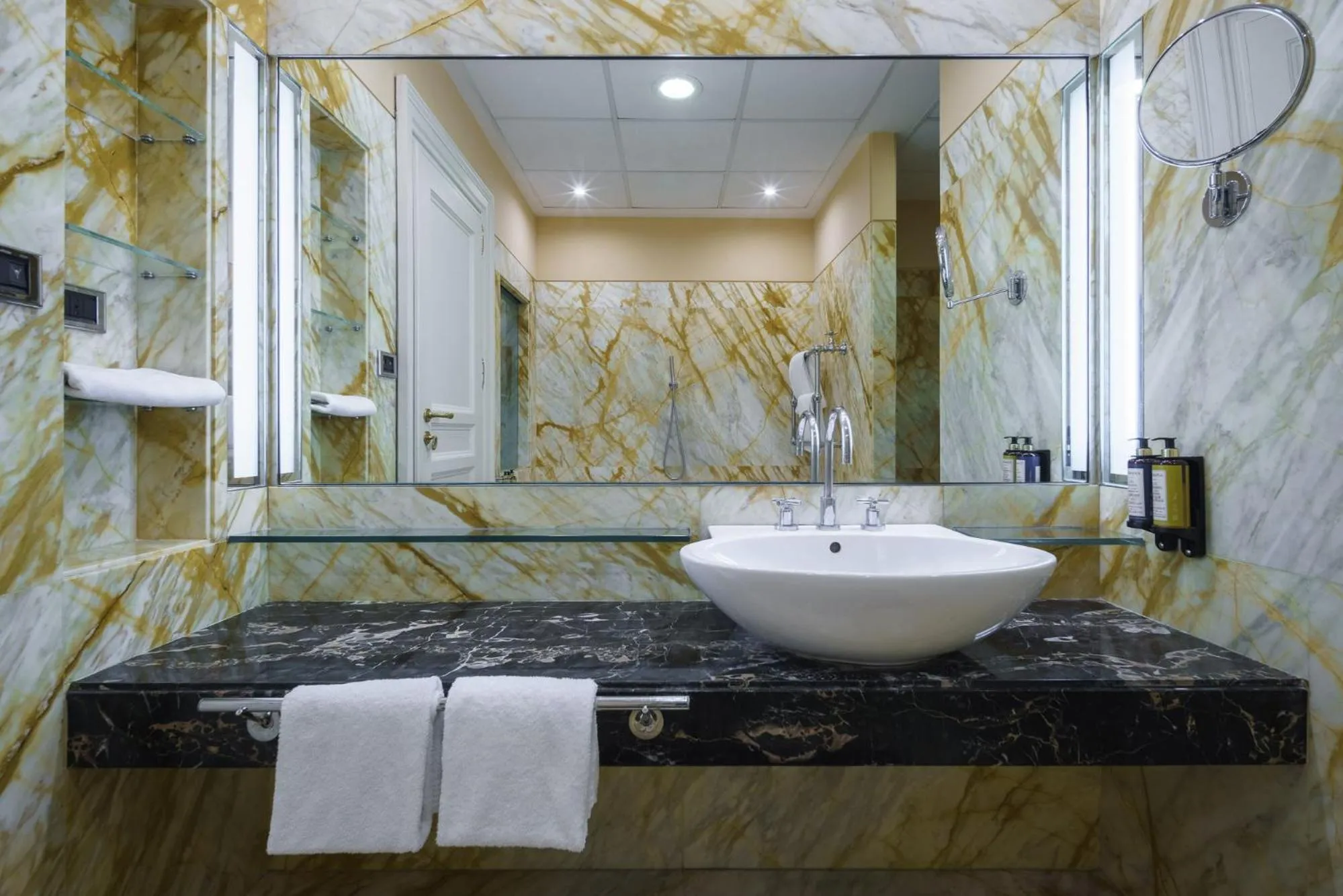 towels in Eurostars Hotel Excelsior