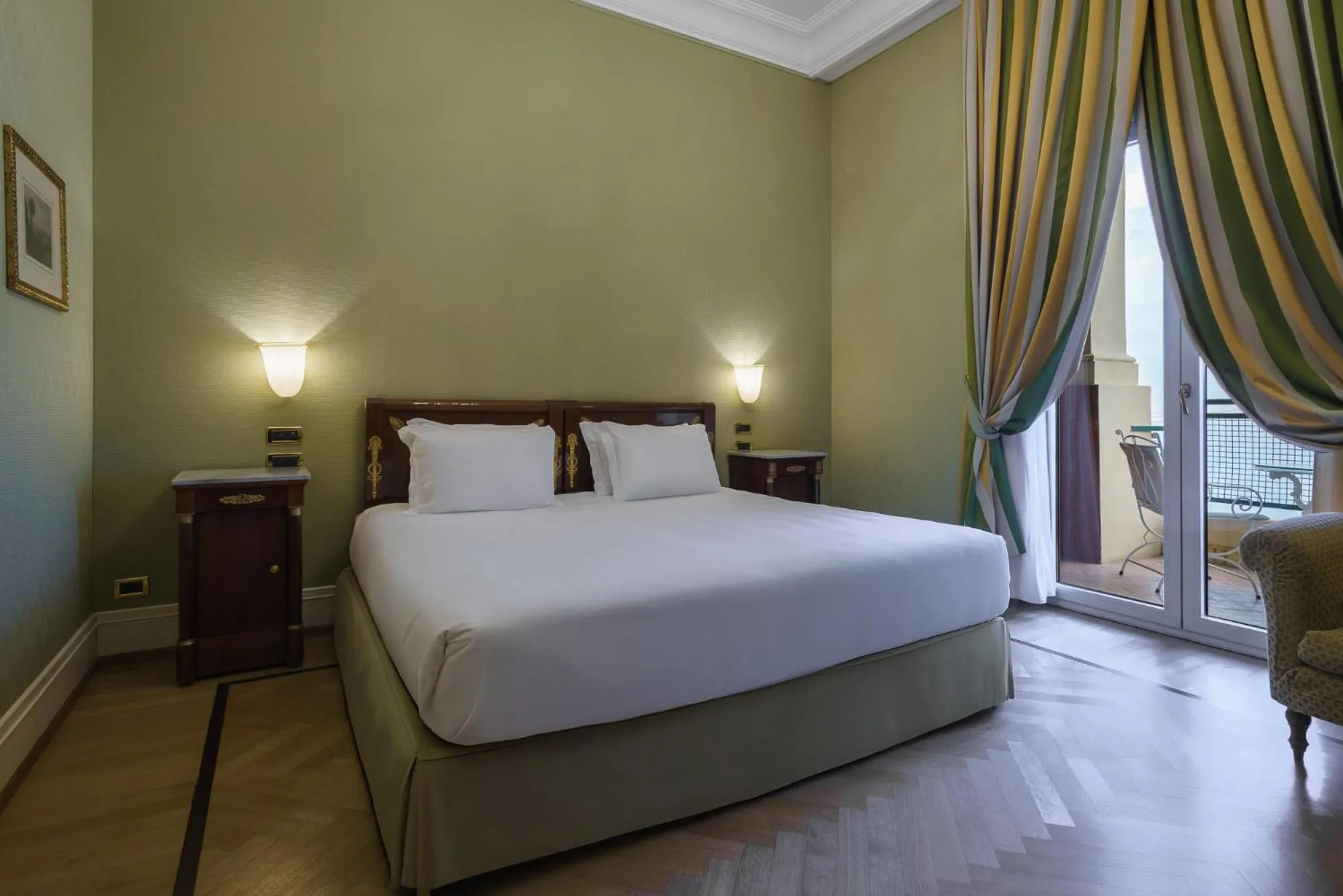 Bedroom, Bed in Eurostars Hotel Excelsior