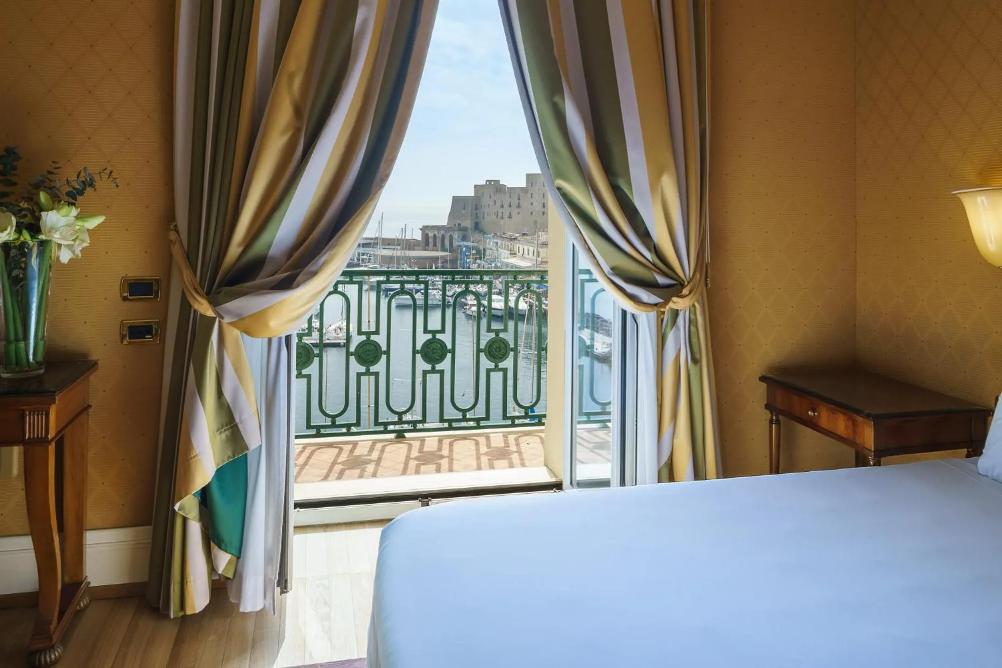 Balcony/Terrace, Bed in Eurostars Hotel Excelsior