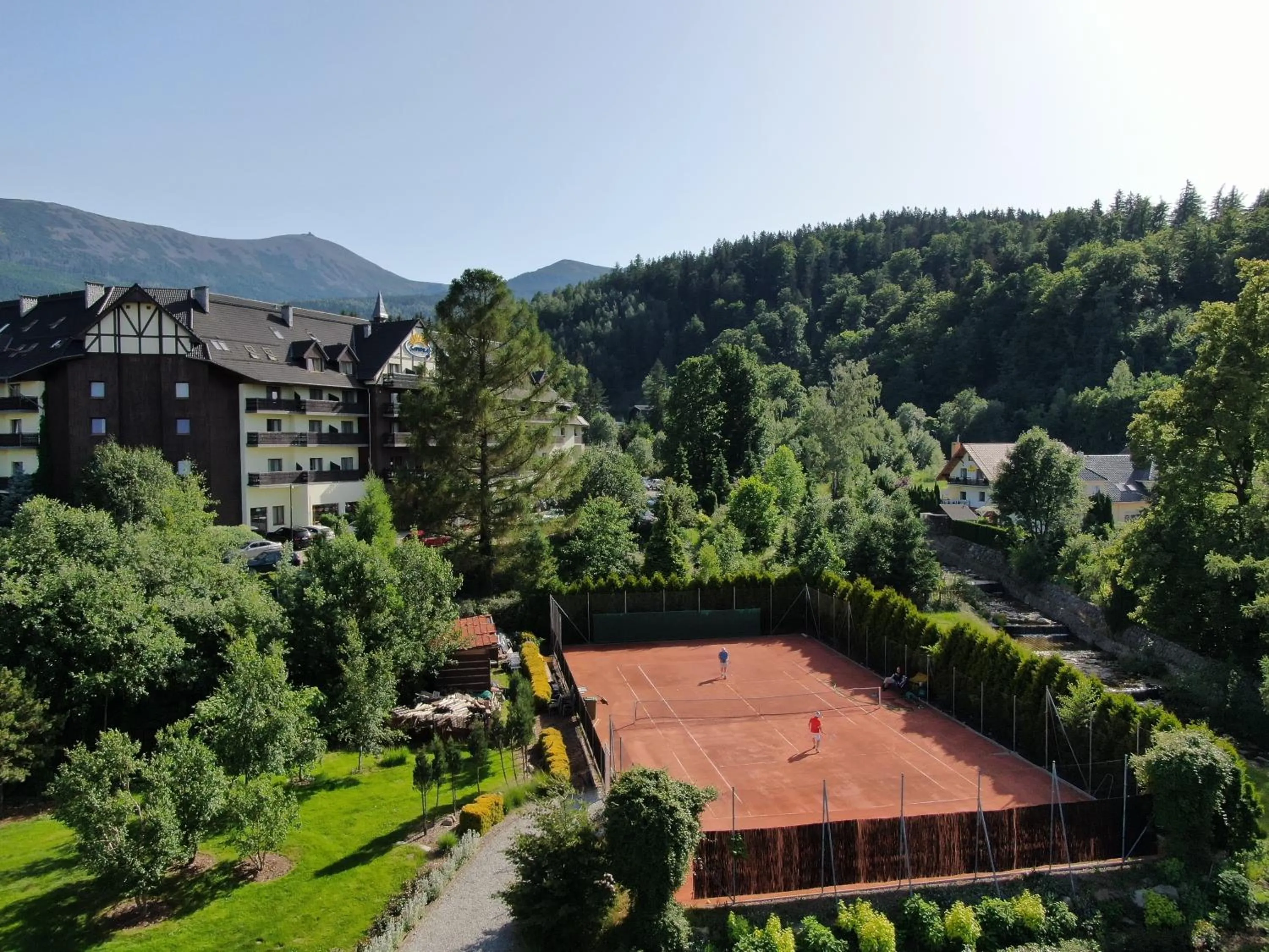 Tennis court in Alpejski Boutique Hotel