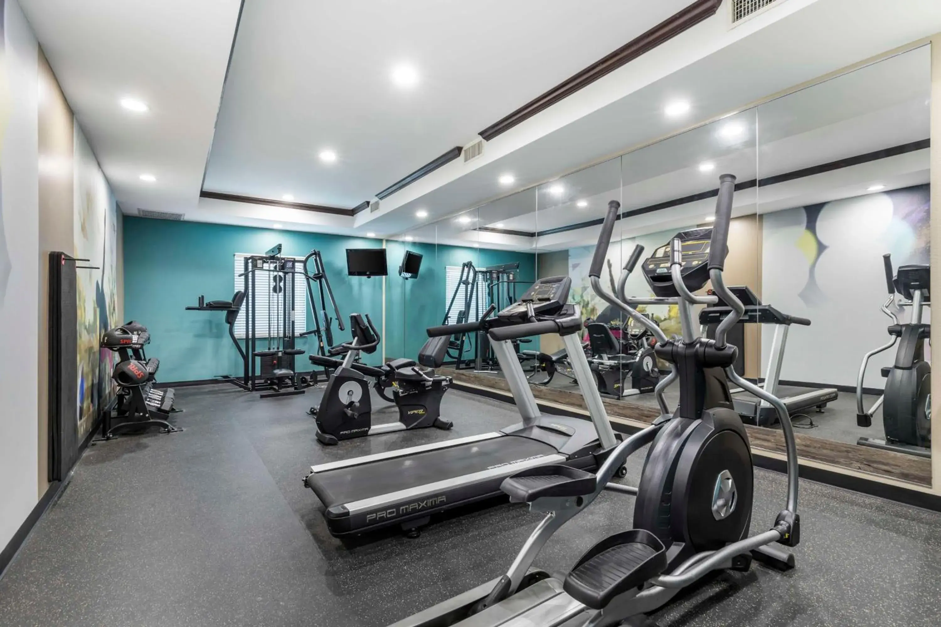 Fitness centre/facilities in Best Western Plus Longhorn Inn & Suites Fitness centre/facilities in Best Western Plus Longhorn Inn & Suites