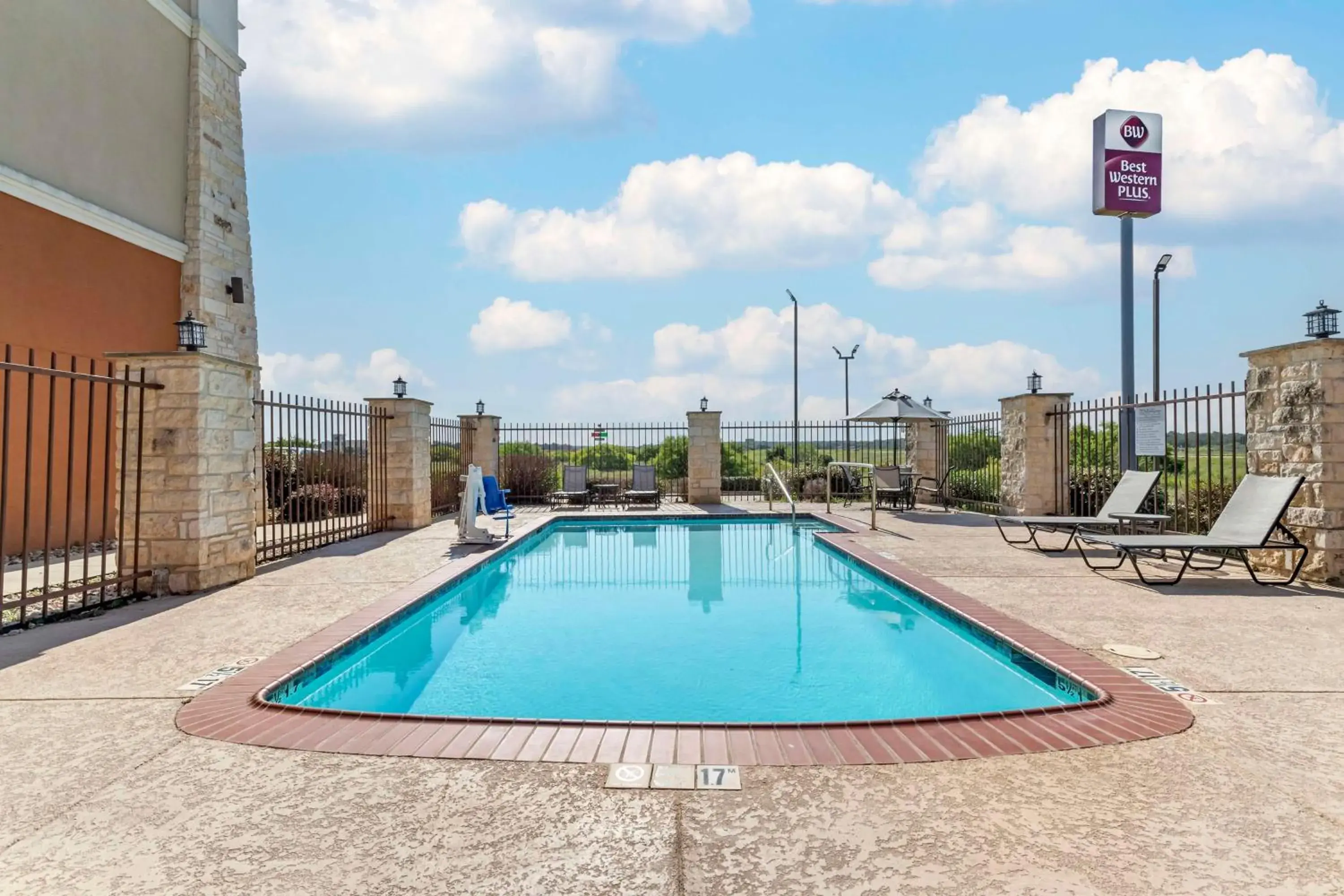 Pool view in Best Western Plus Longhorn Inn & Suites Pool view in Best Western Plus Longhorn Inn & Suites