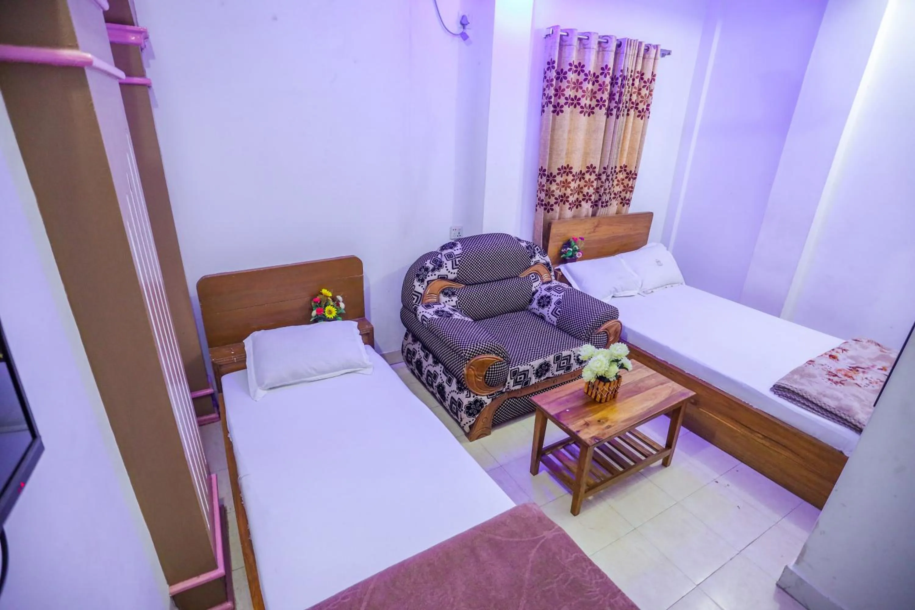 Photo of the whole room, Bed in Hotel City International Green Road