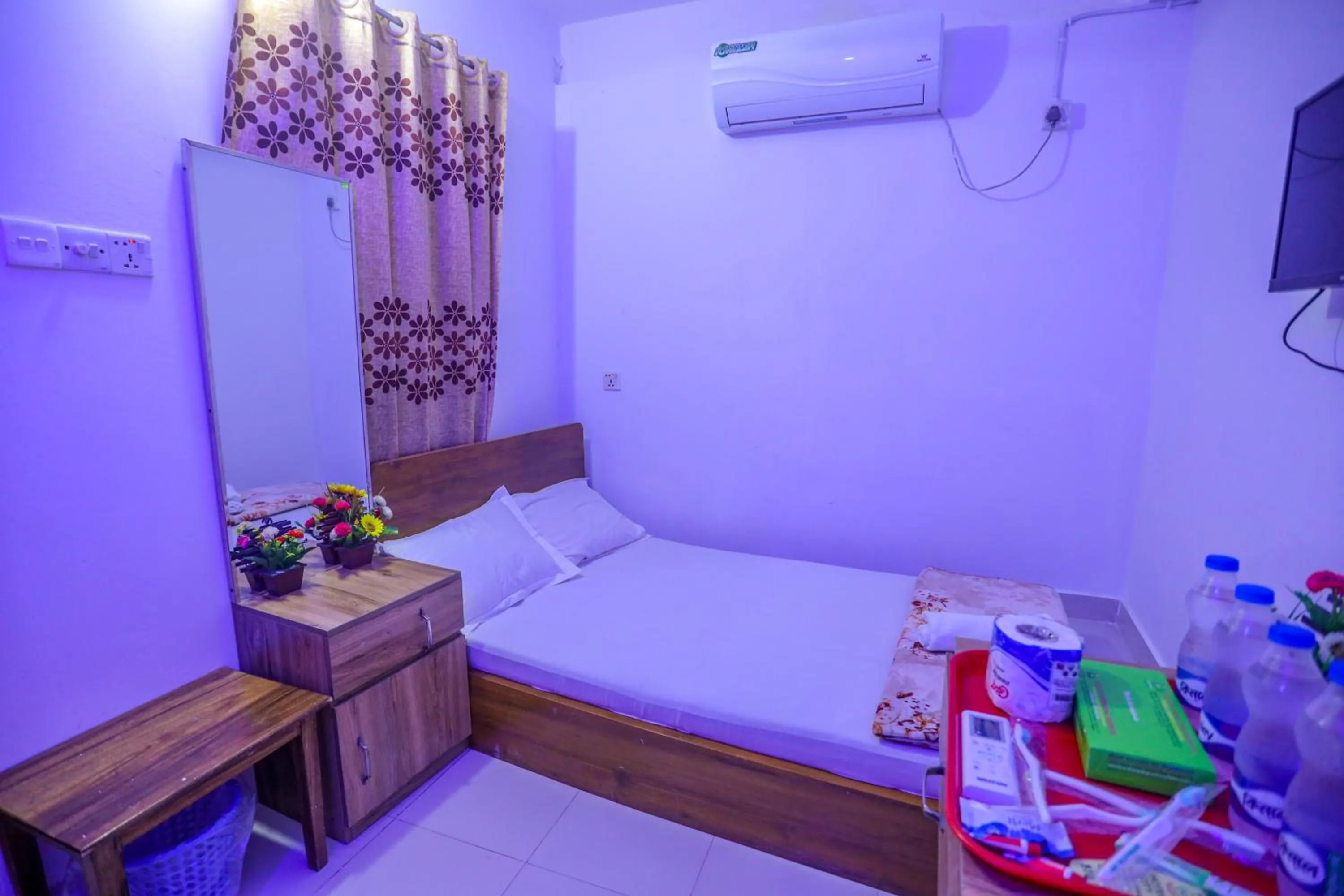 Bed in Hotel City International Green Road