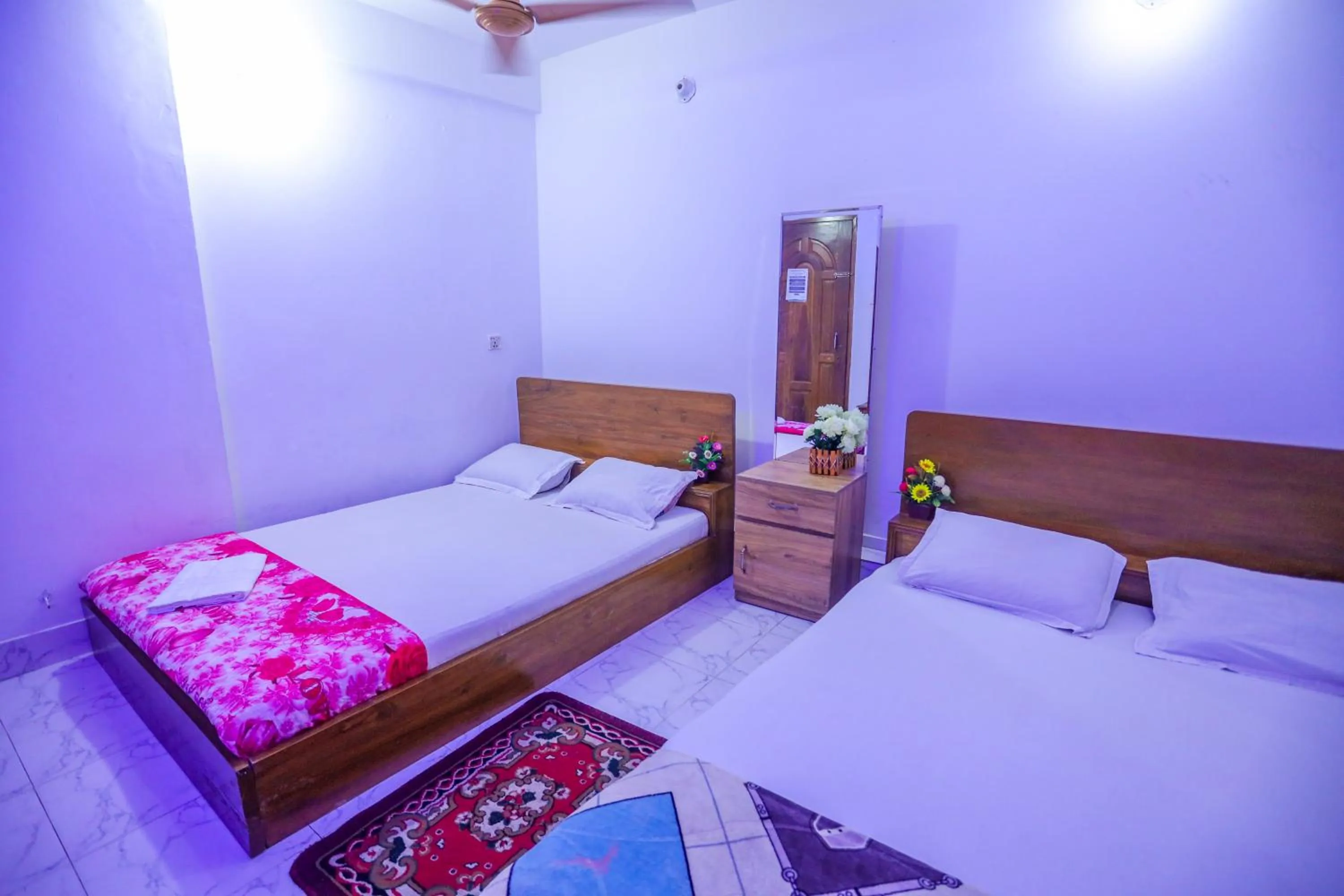 Photo of the whole room, Bed in Hotel City International Green Road