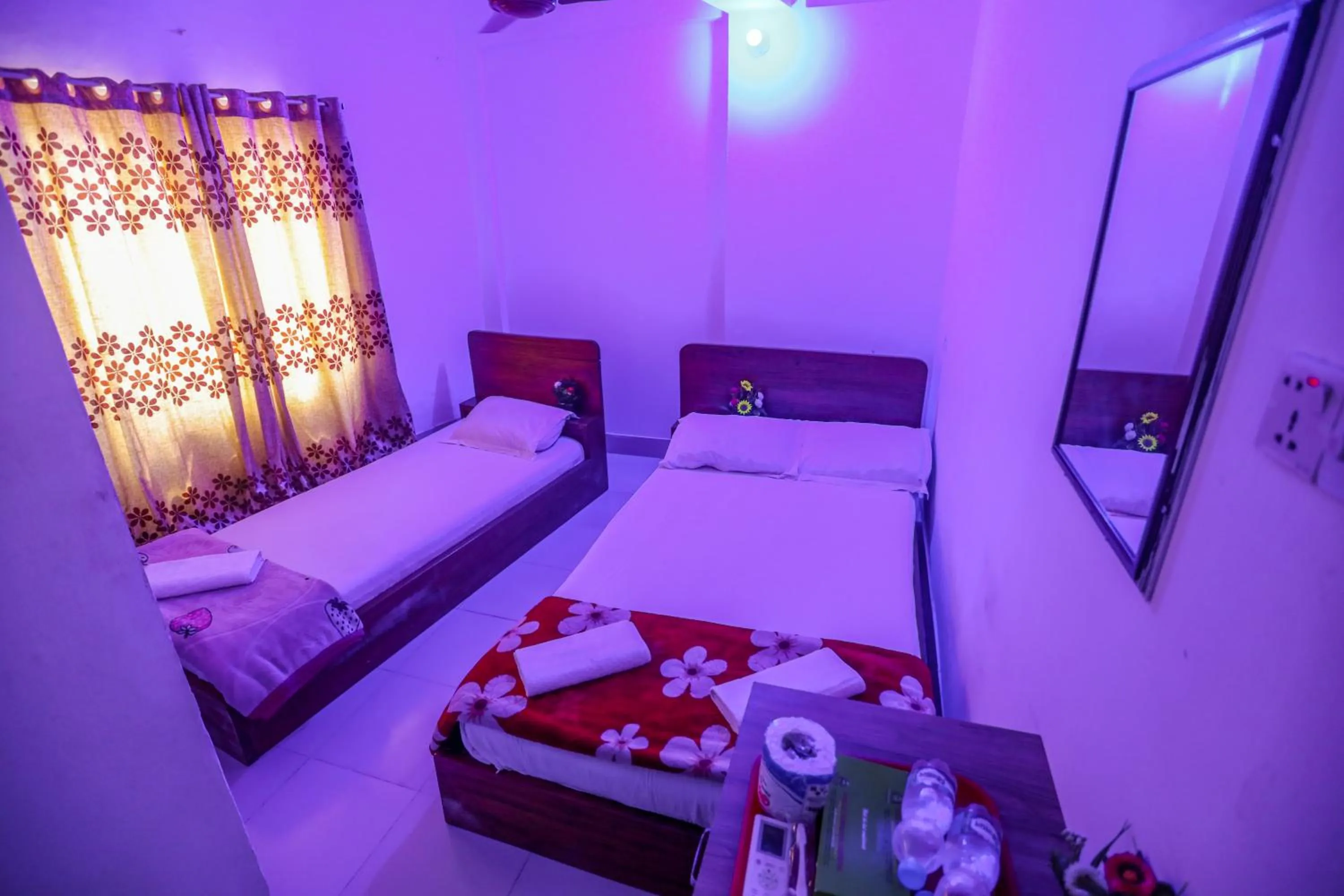 Photo of the whole room, Bed in Hotel City International Green Road