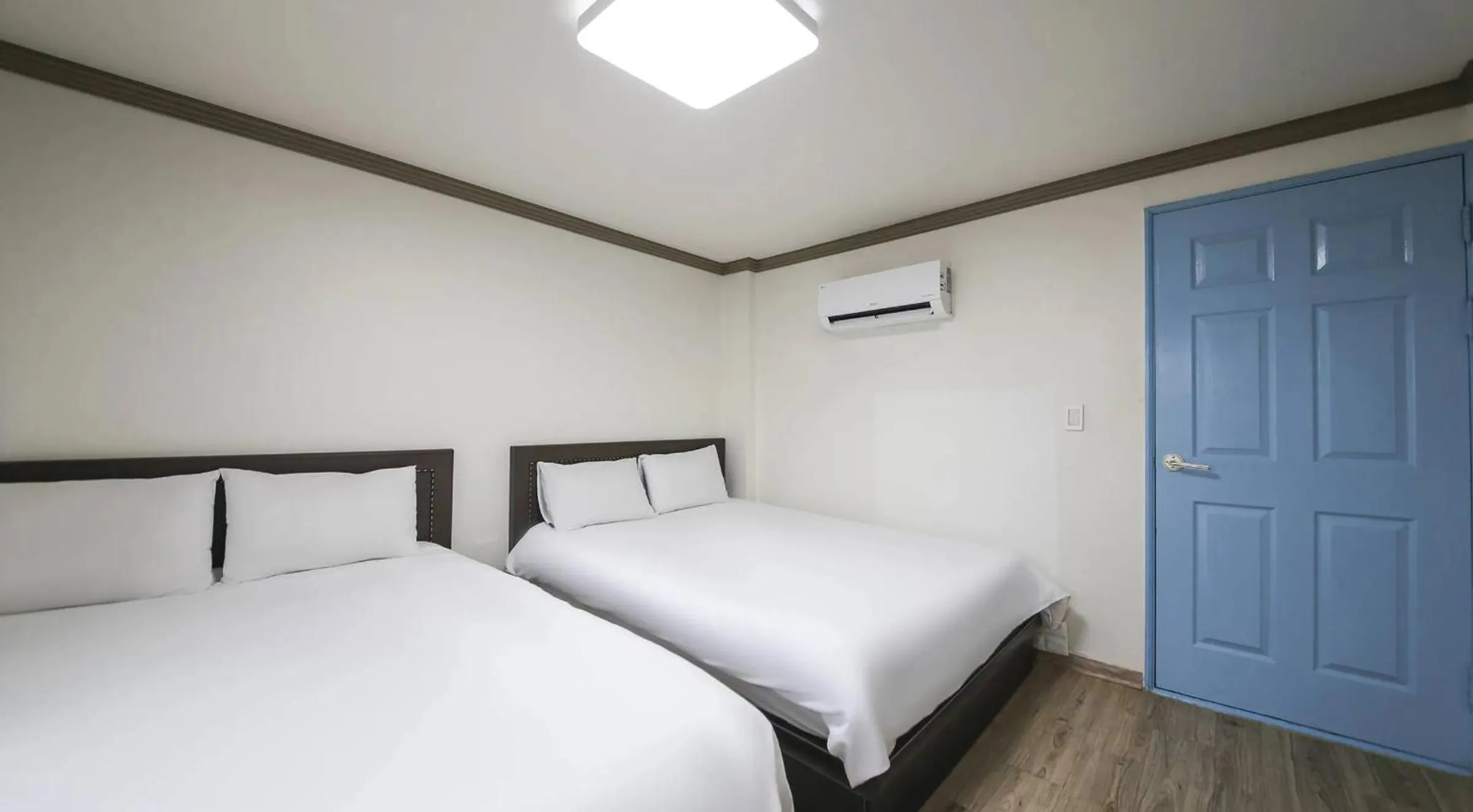 Bed in Top Island Hotel