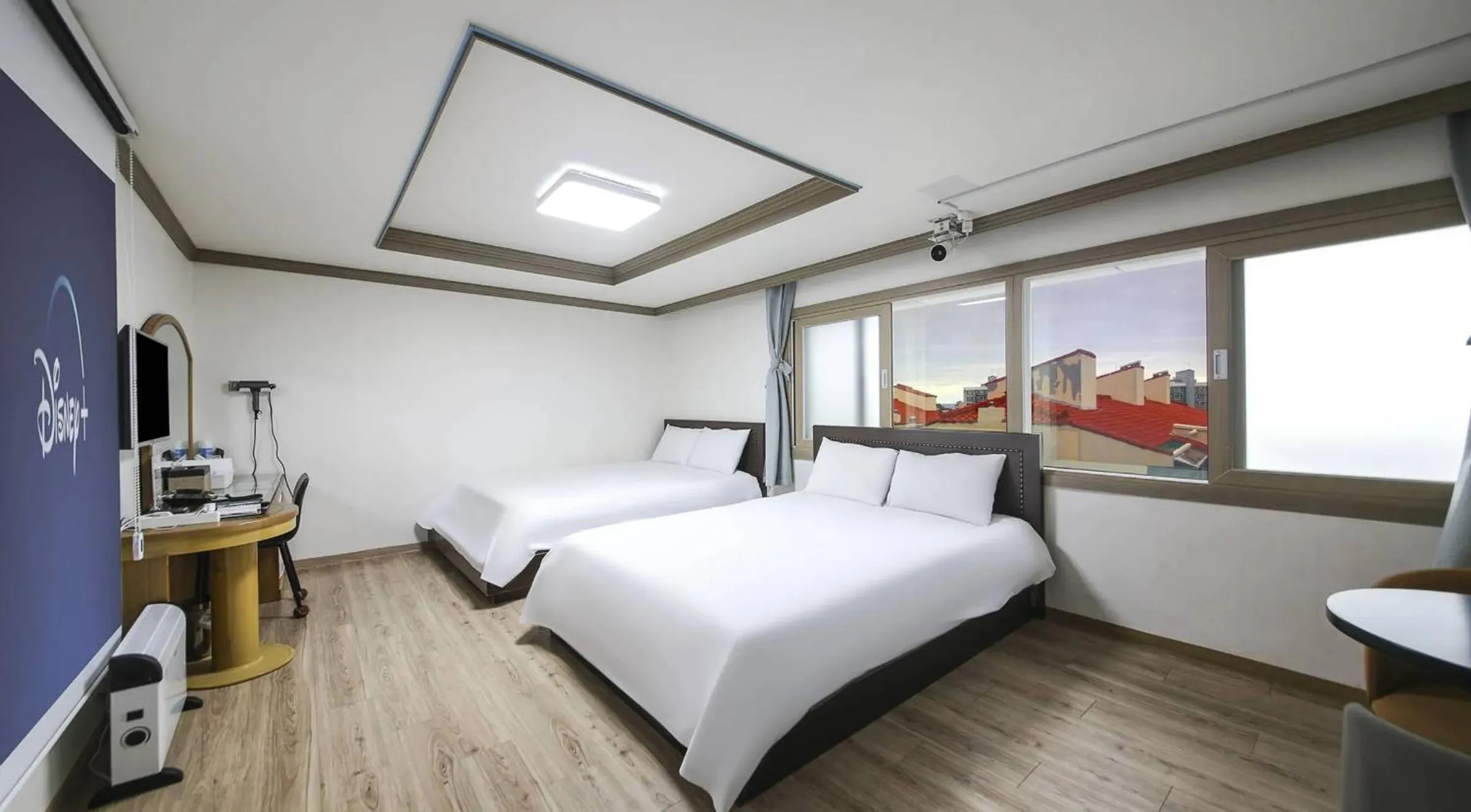 Photo of the whole room, Bed in Top Island Hotel