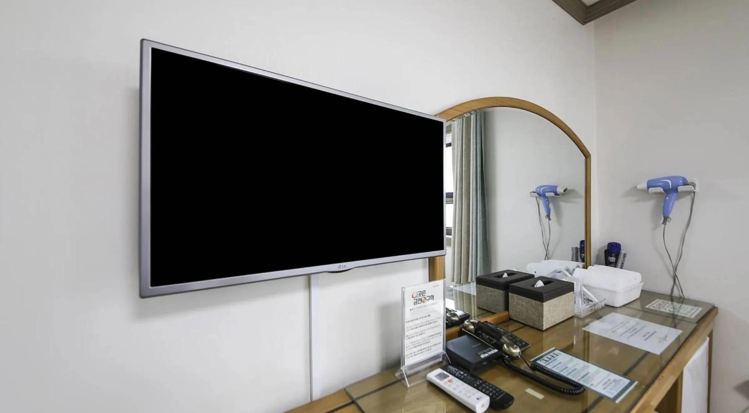 Photo of the whole room in Top Island Hotel